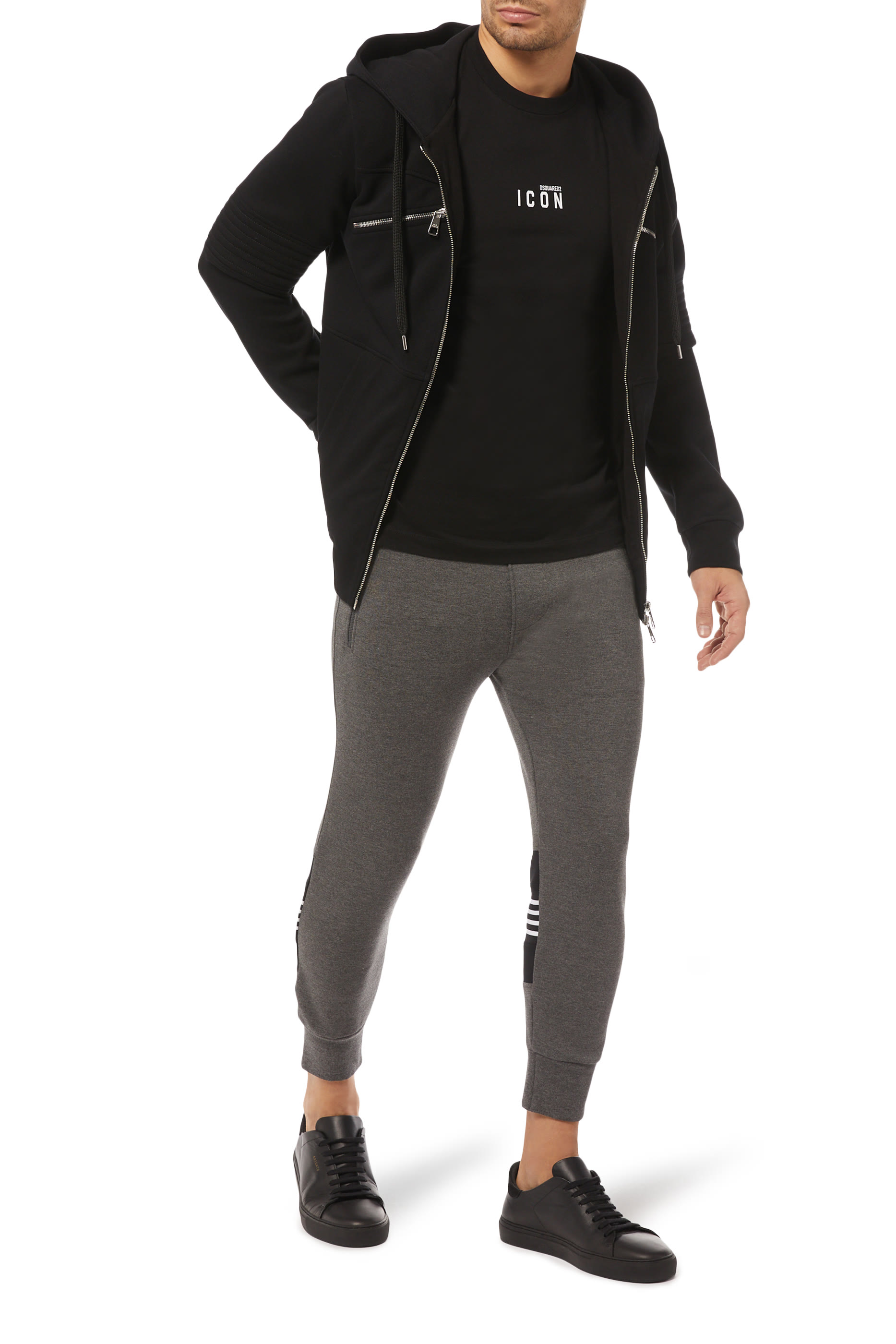 تيشيرت بطبعة شعار الماركة بحجم صغير