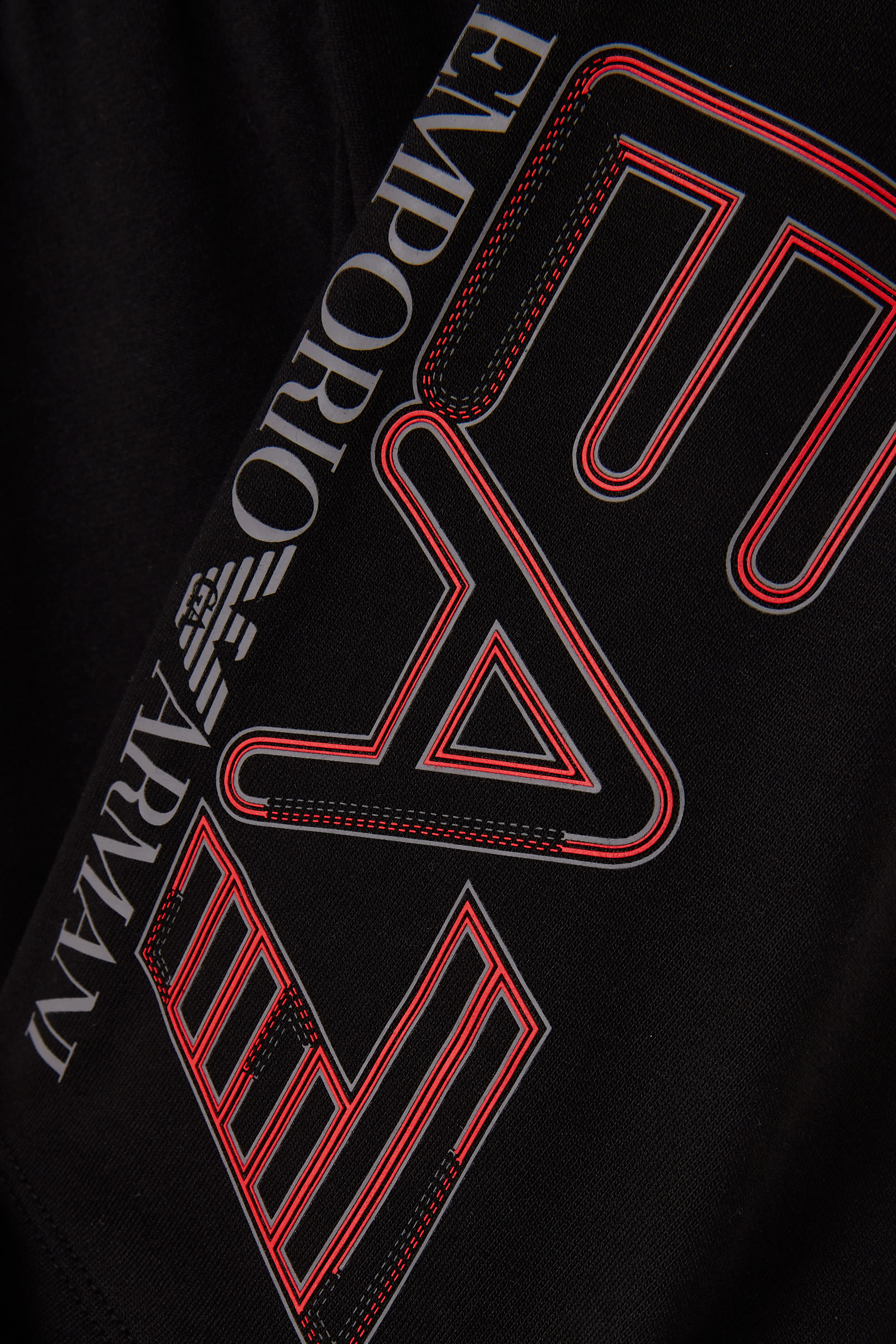 شورت بيرمودا بشعار الماركة للأطفال