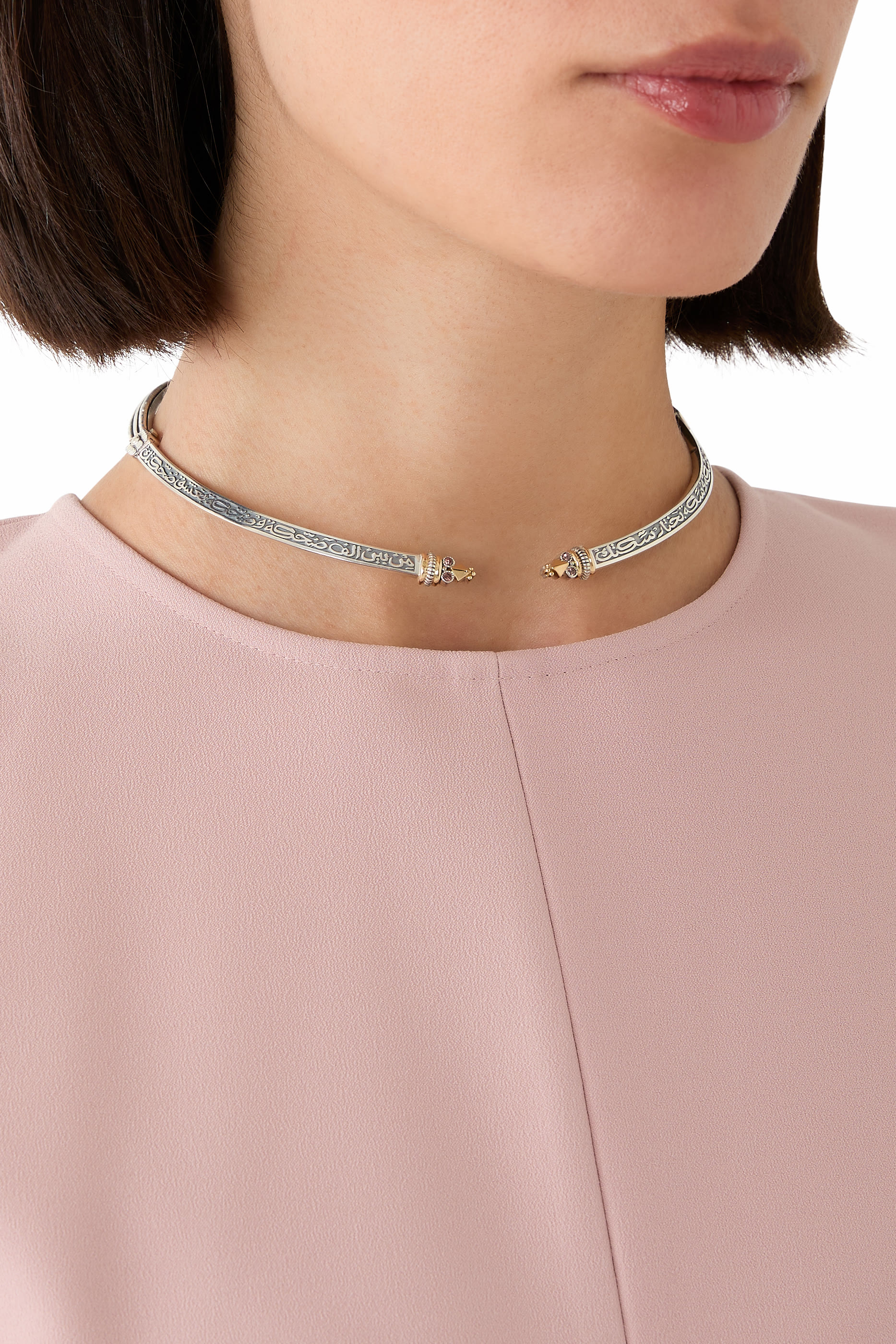 قلادة رقبة ترايبل بخط عربي مزينة بأحجار زركونيا، فضة إسترلينية وذهب أصفر عيار 18