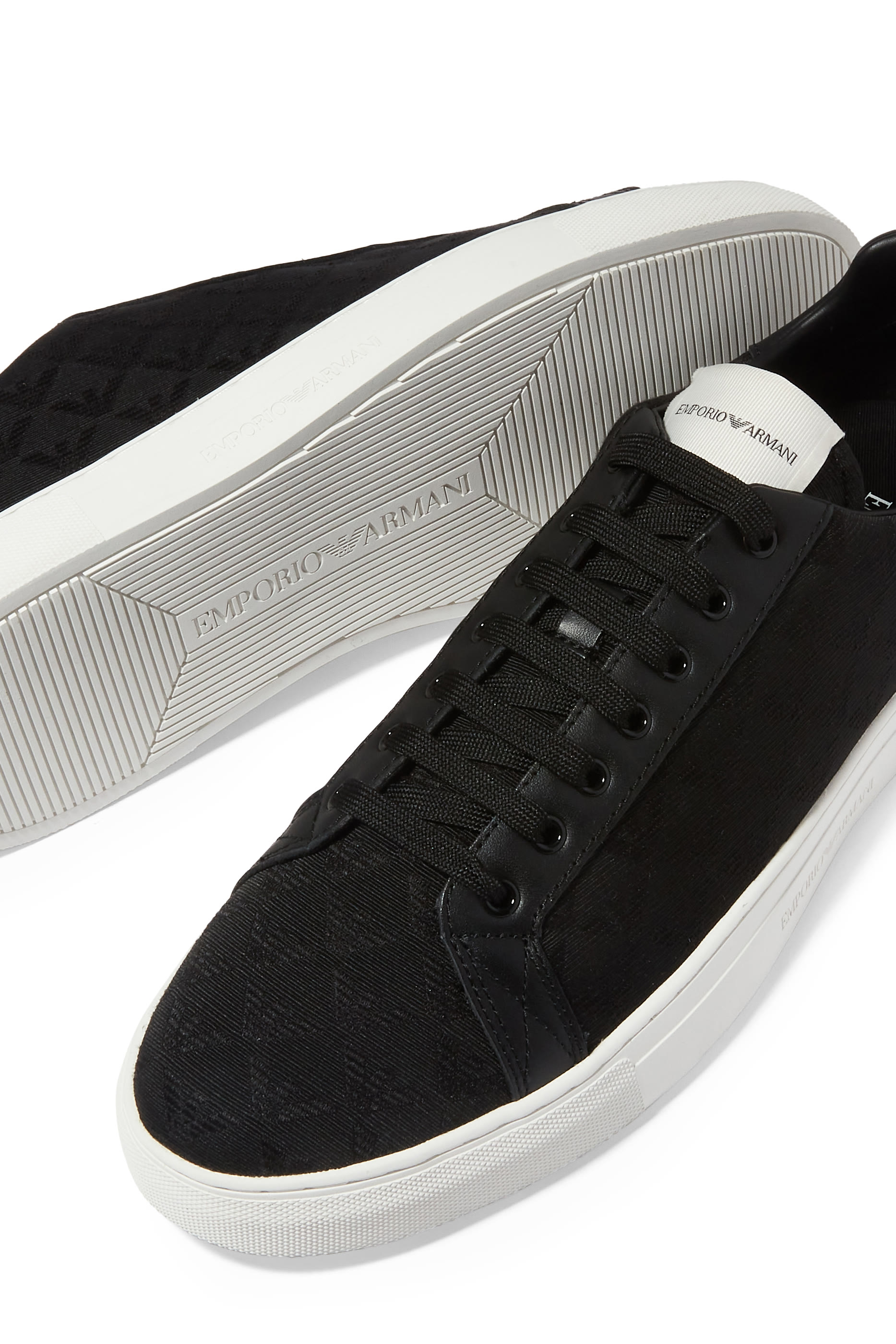 سنيكرز جاكار مبطن بتصميم أسفل الكاحل