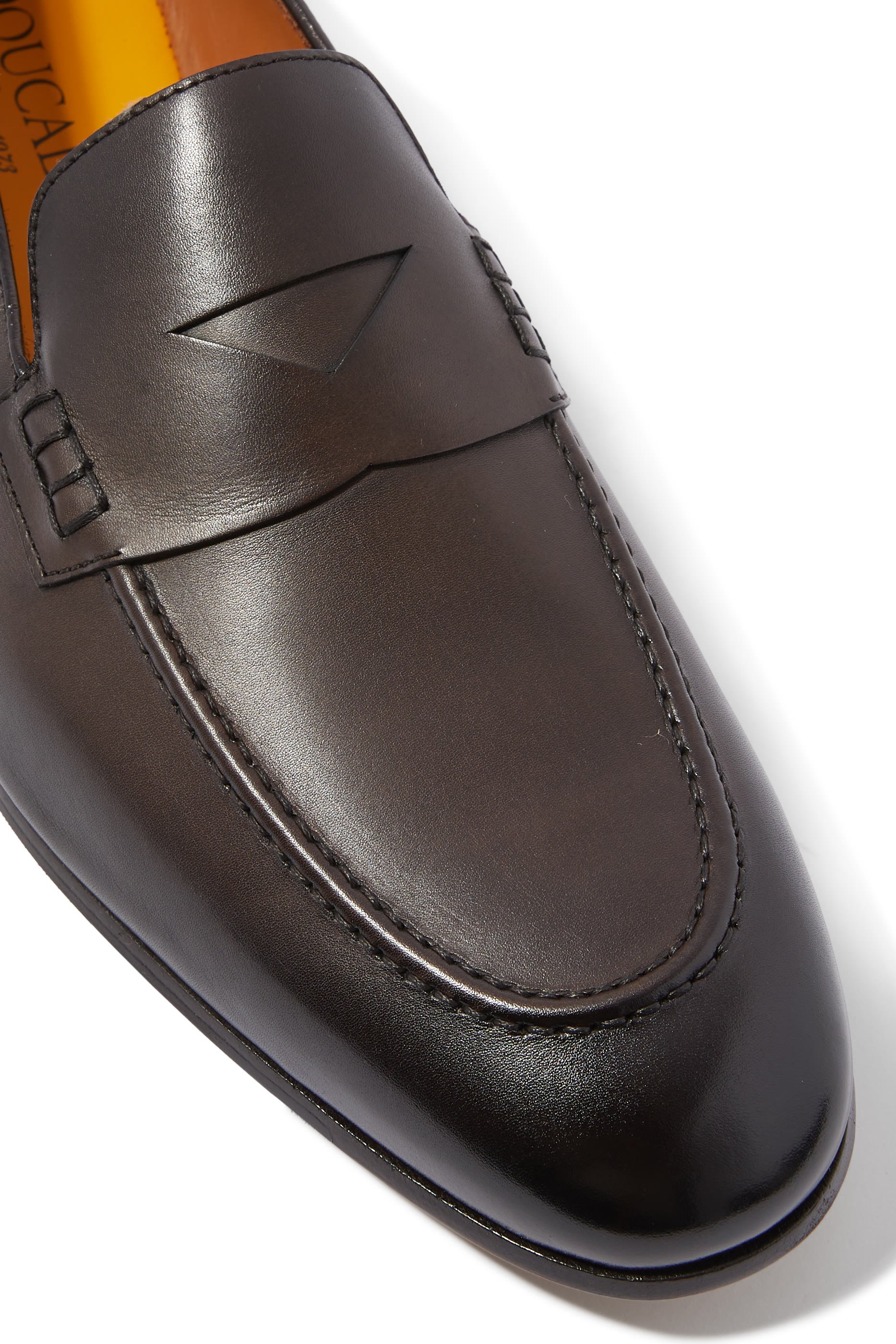 حذاء بيني سهل الارتداء