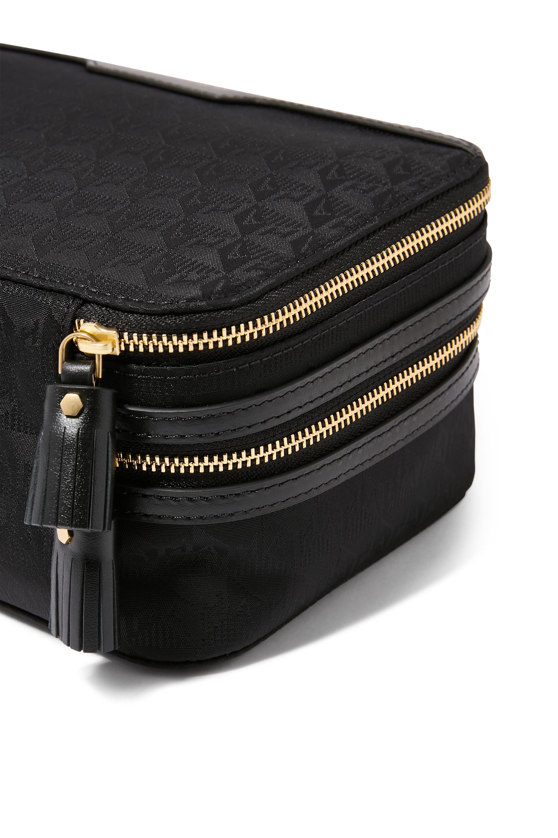  حقيبة مجوهرات صغيرة بشعار الماركة