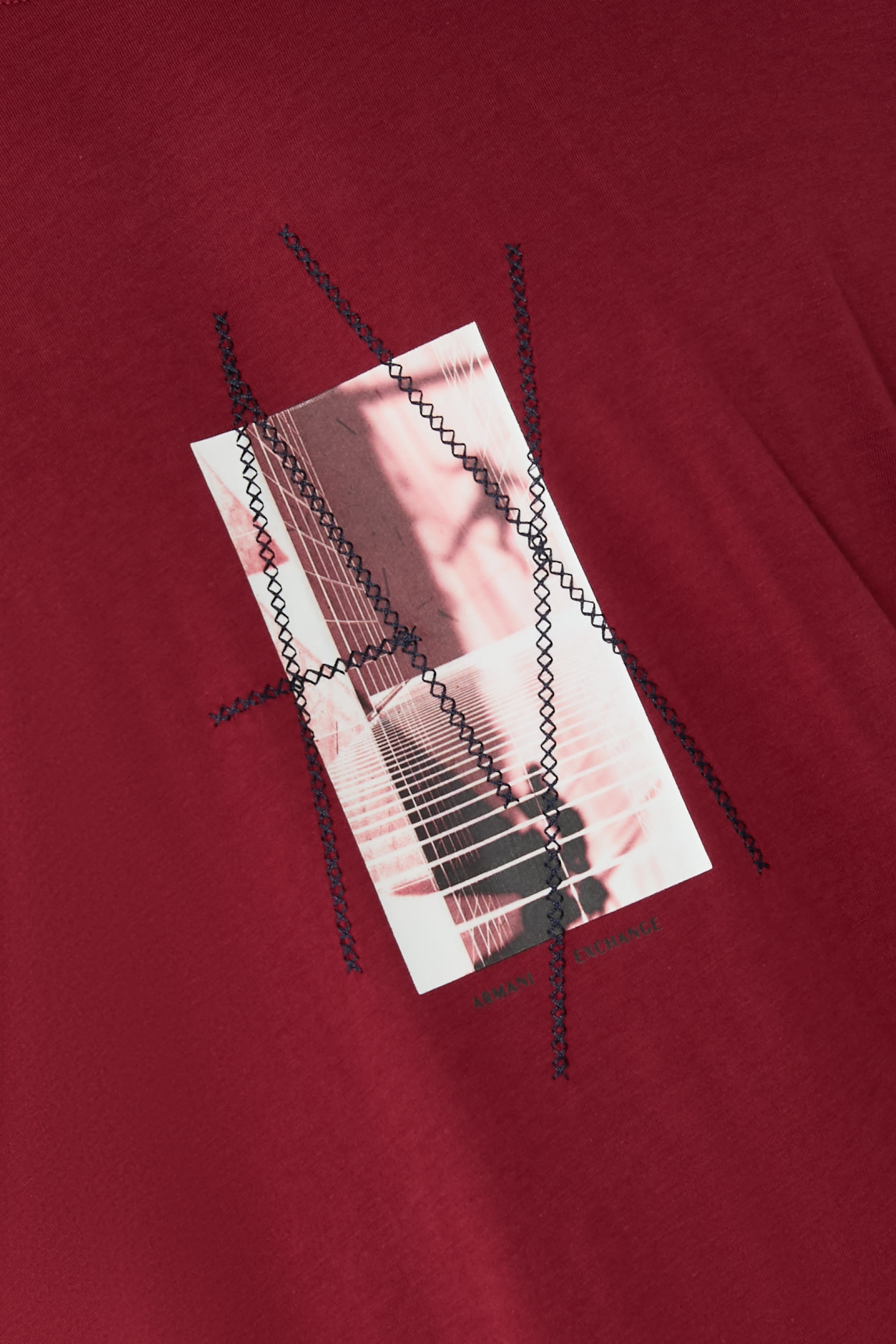  تيشيرت بقصة عادية مزين بطبعة غرافيكية