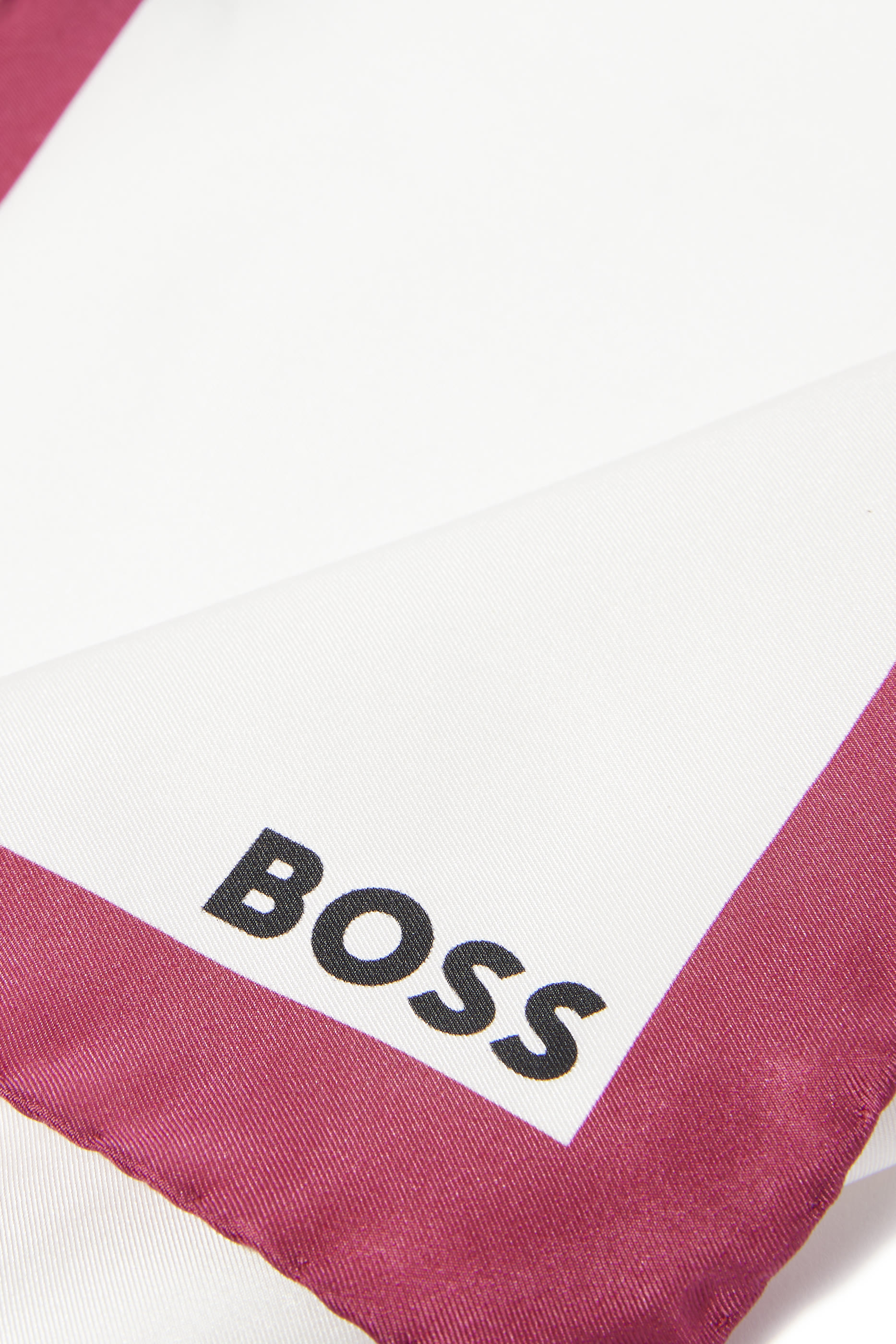 منديل جيب ايتش حرير بتصميم مربع