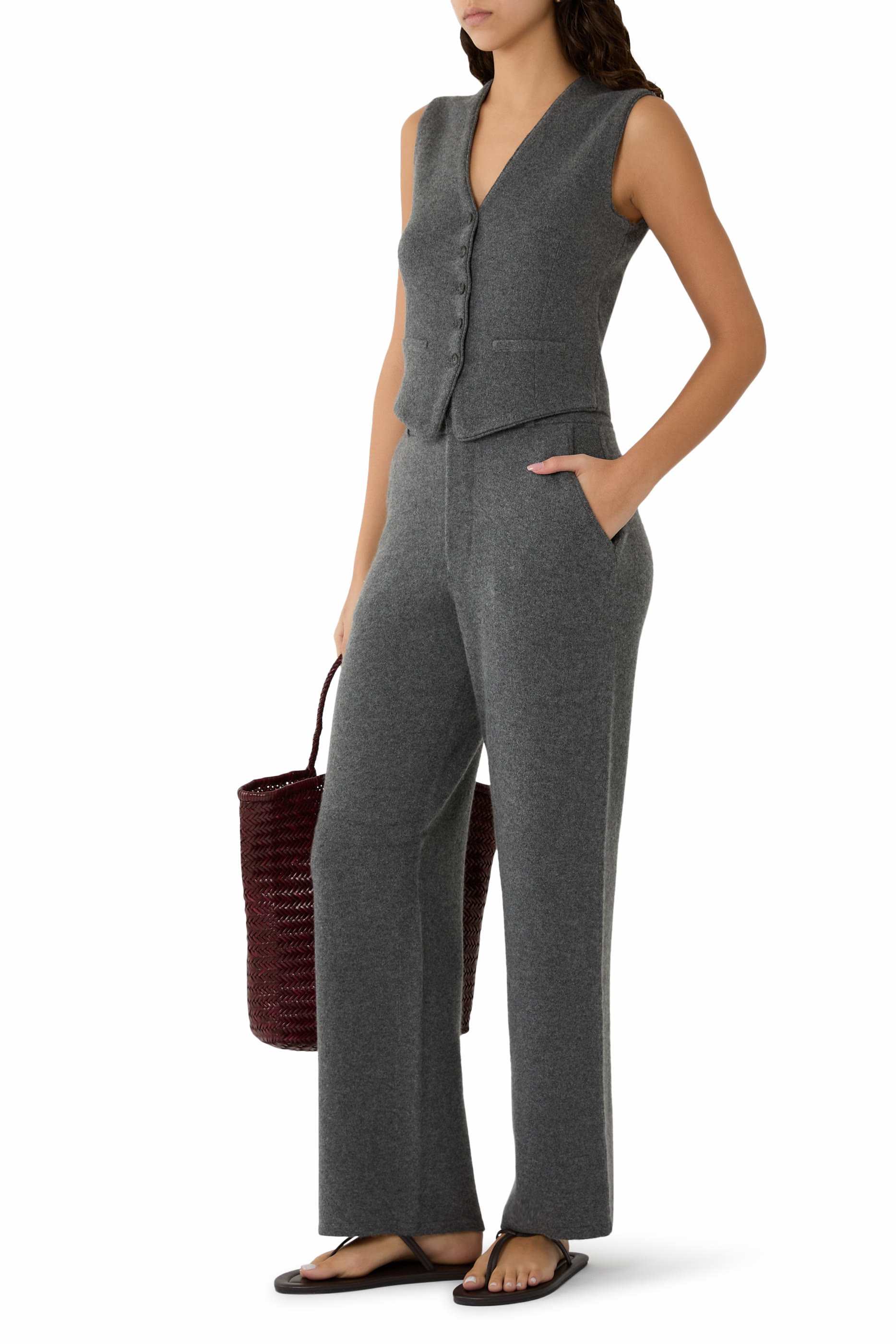 بنطال بقصة واسعة