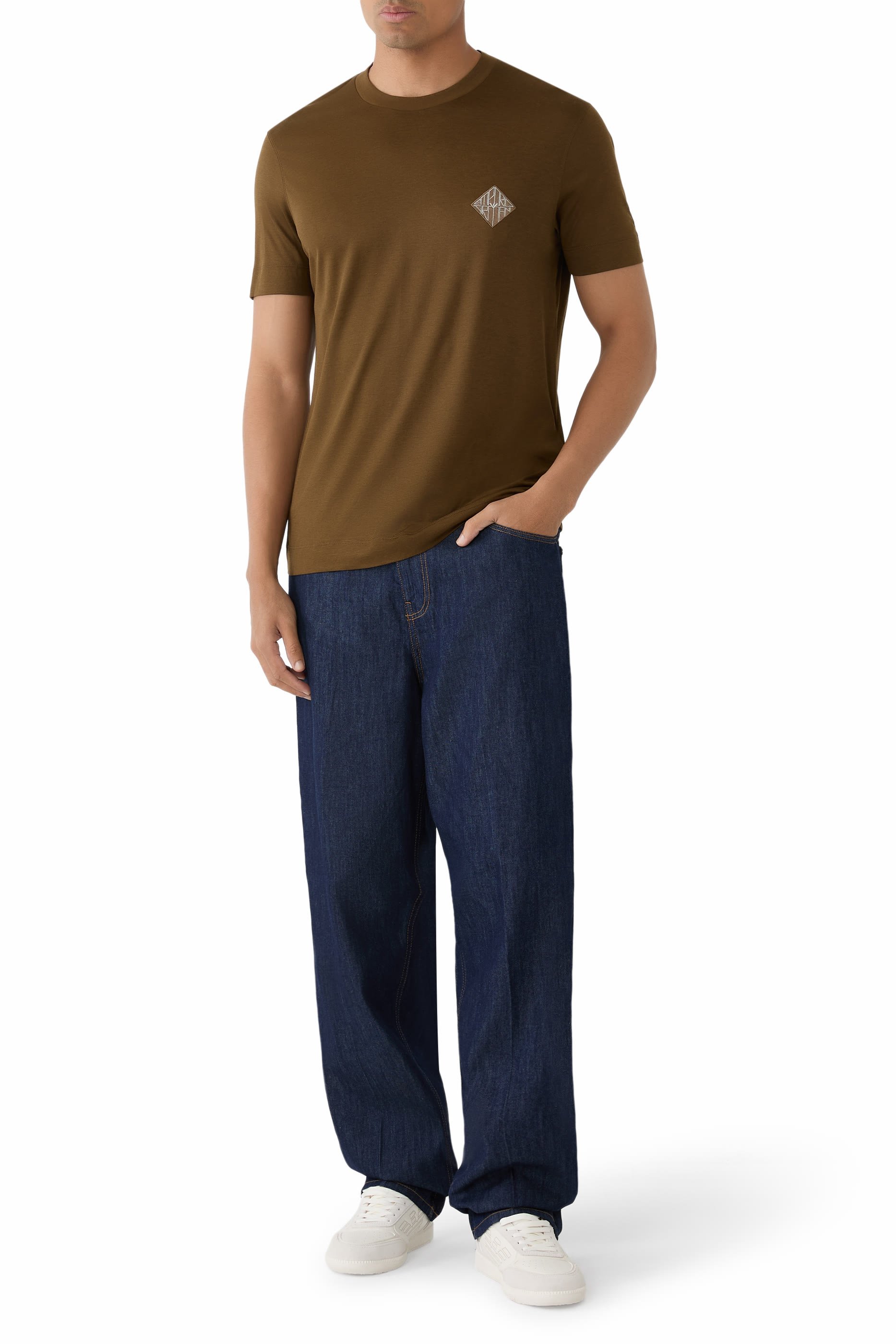 تيشيرت بشعار الماركة صغير