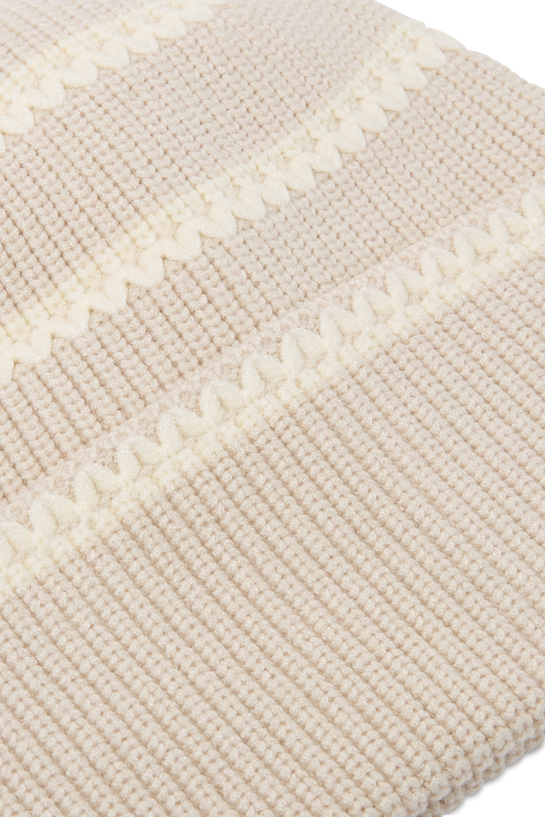 قبعة بيني رونان بحياكة على شكل خطوط