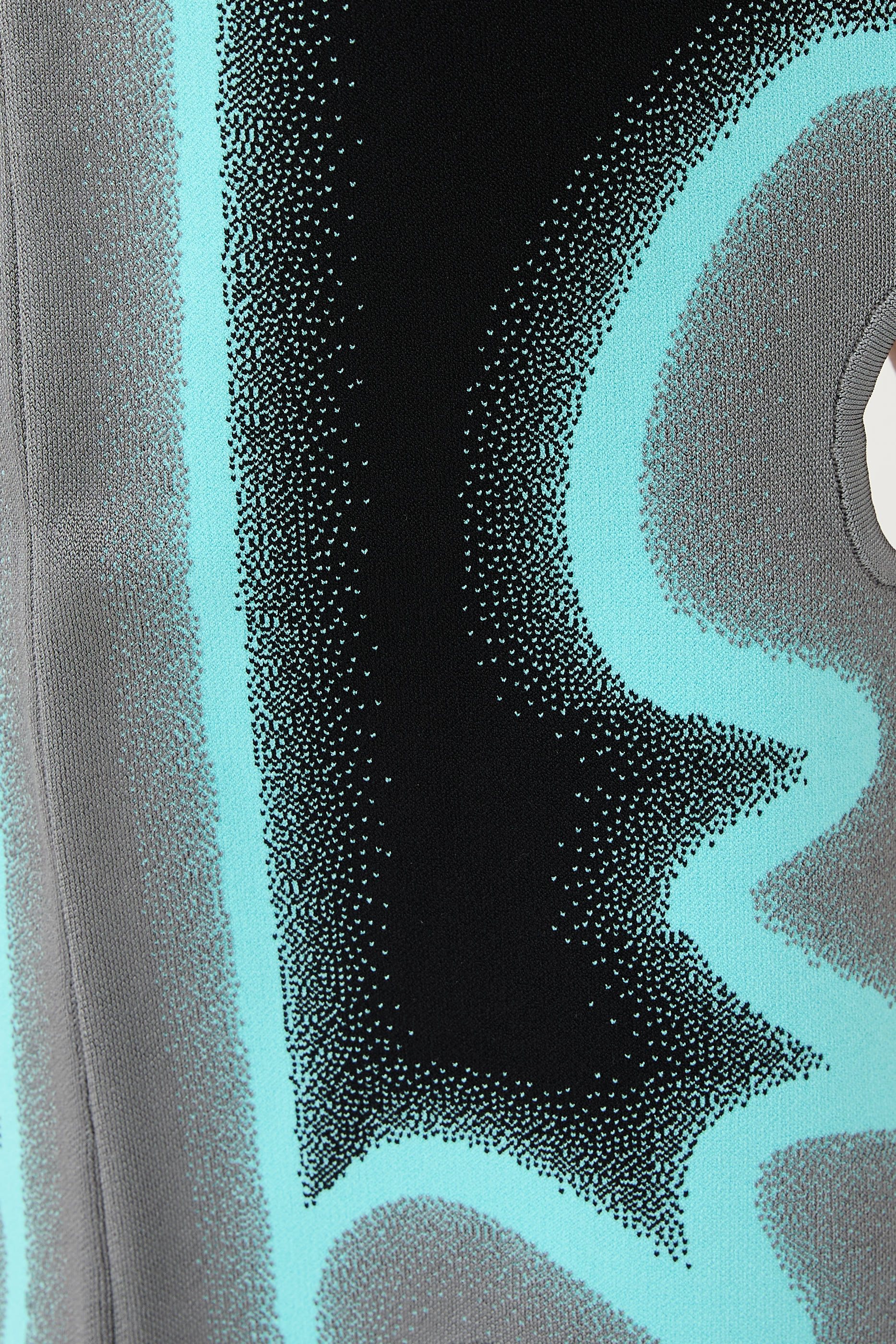 فستان بروكلين بتموجات وتصميم غير متماثل