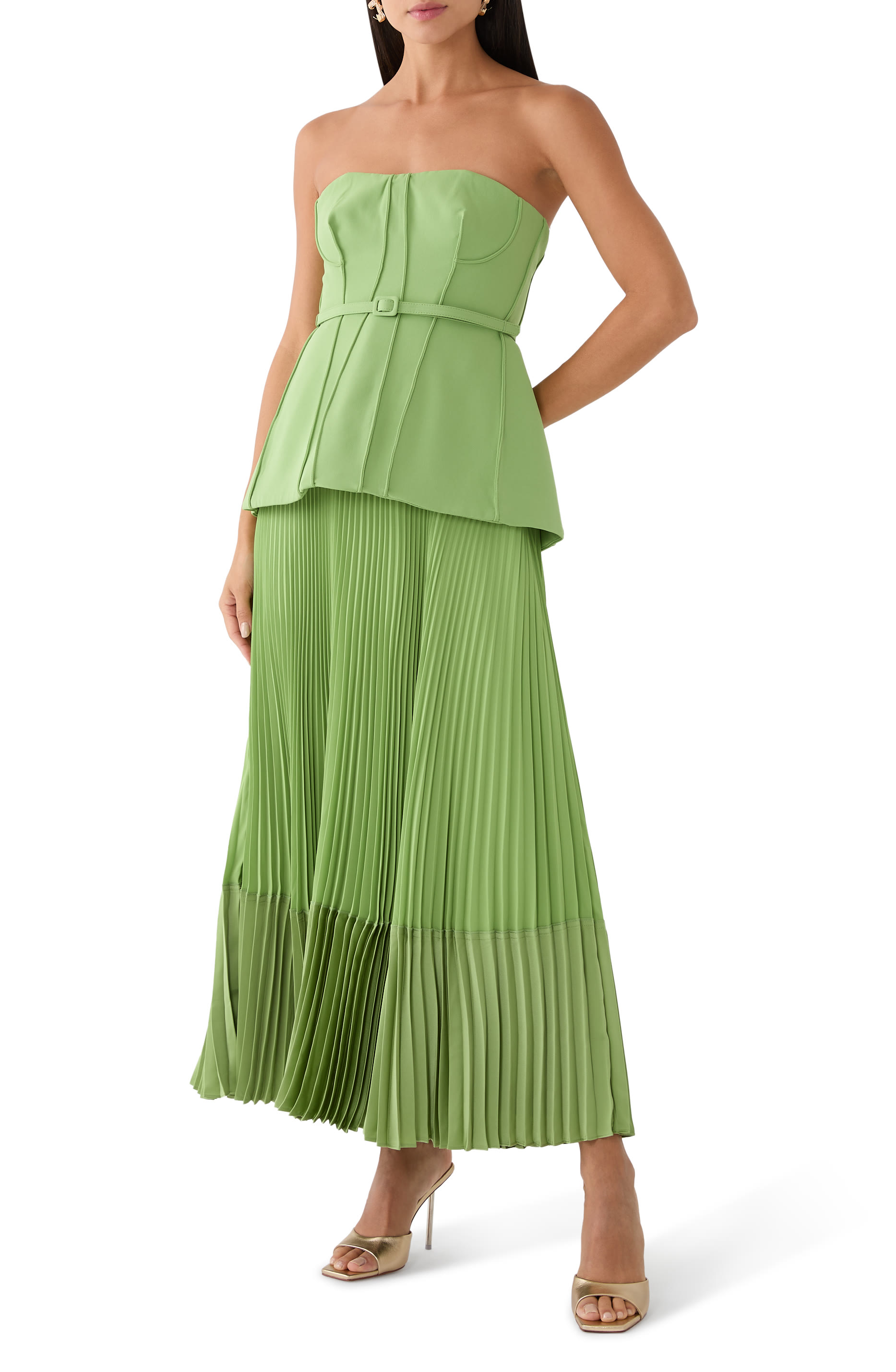 فستان بريسكا متوسط الطول بحزام وصدرية