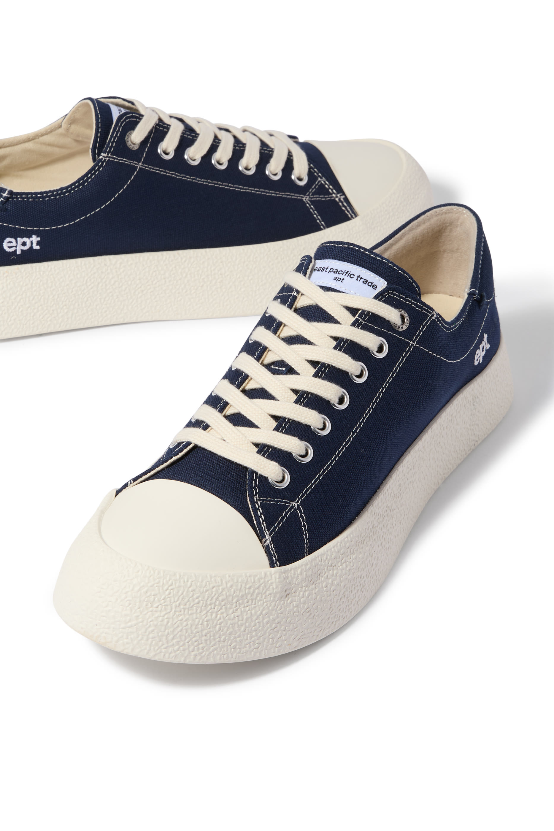 سنيكرز دايف بكاحل منخفض