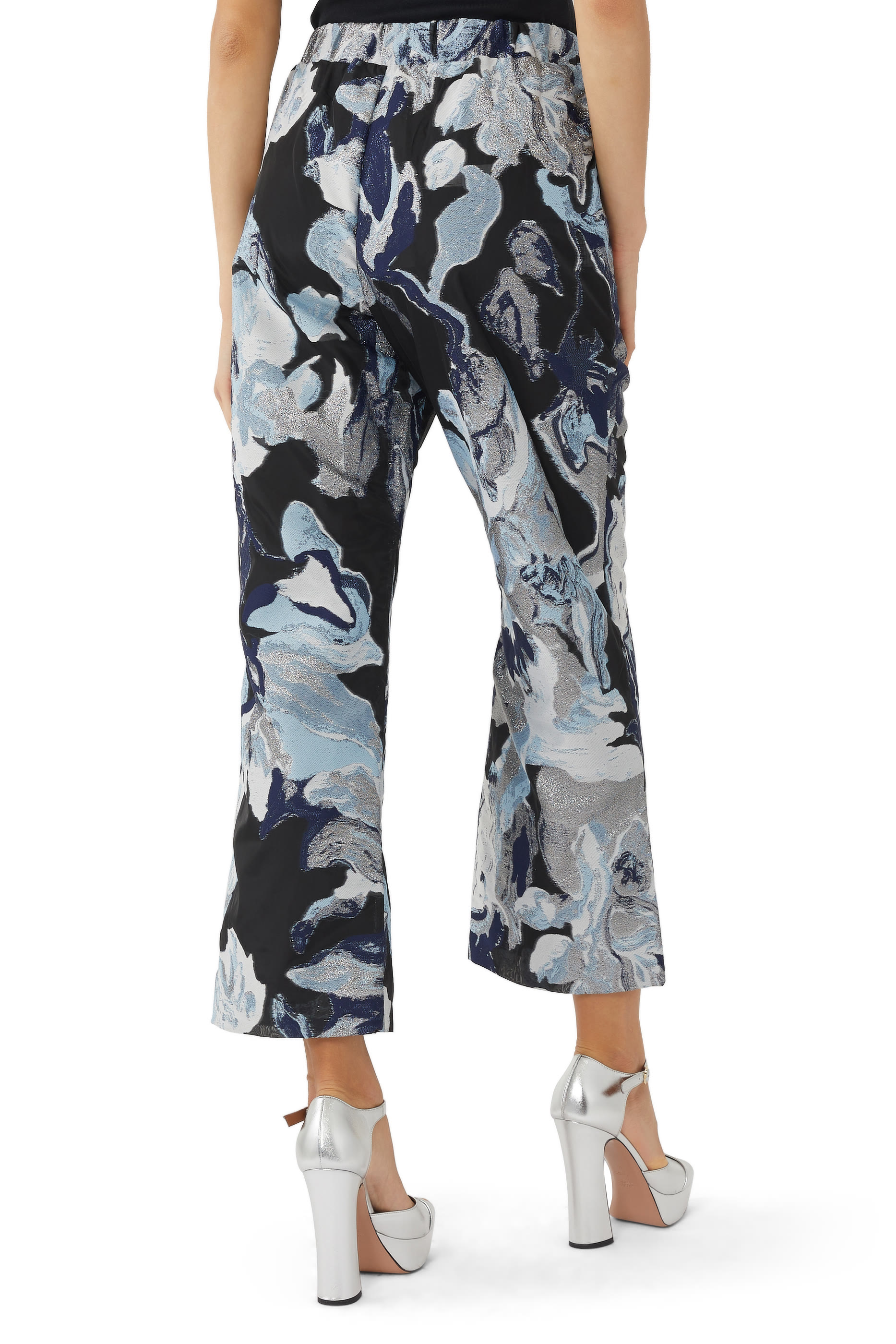 بنطال إسراء بقصة قصيرة