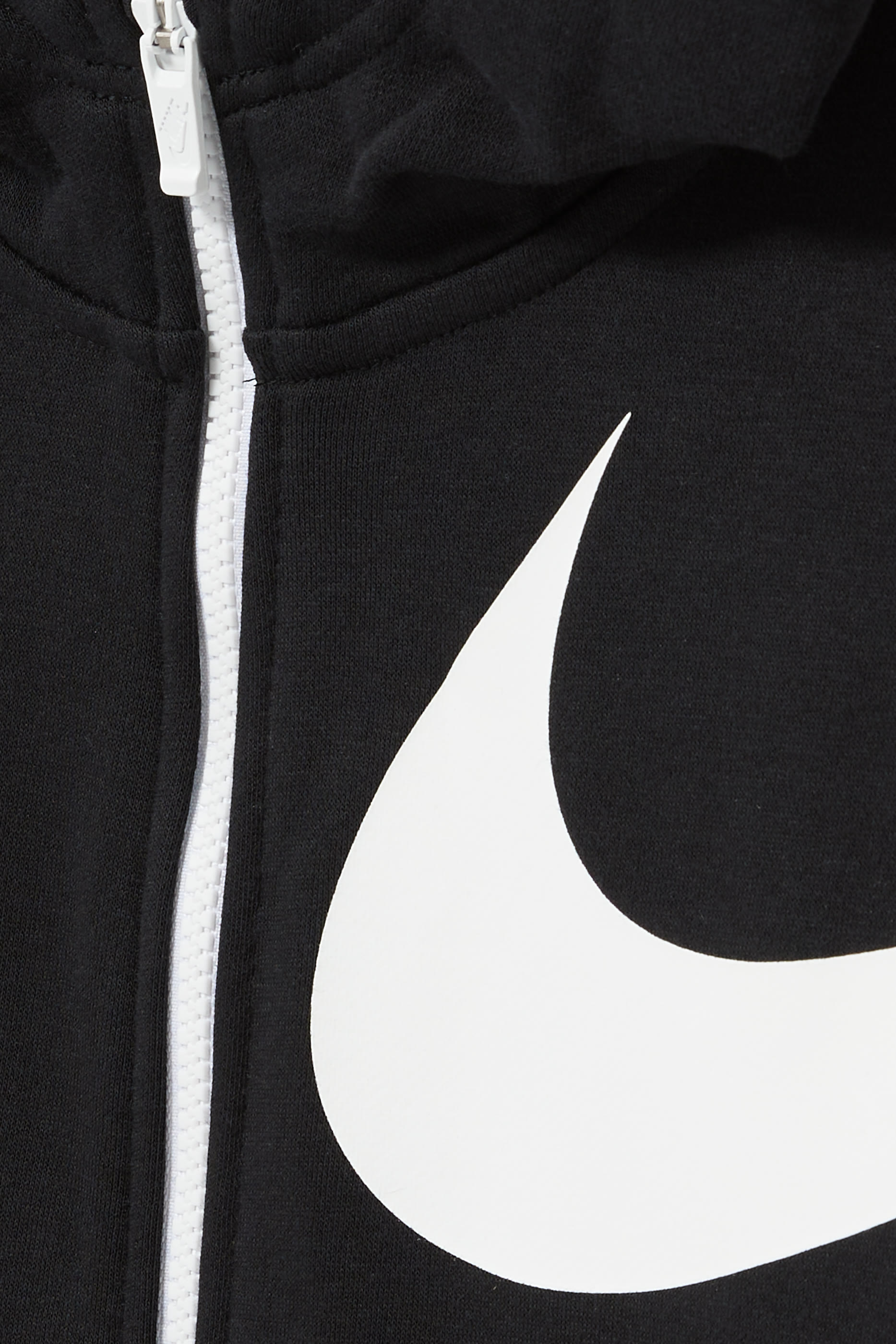 جاكيت صوف بغطاء رأس وشعار الماركة