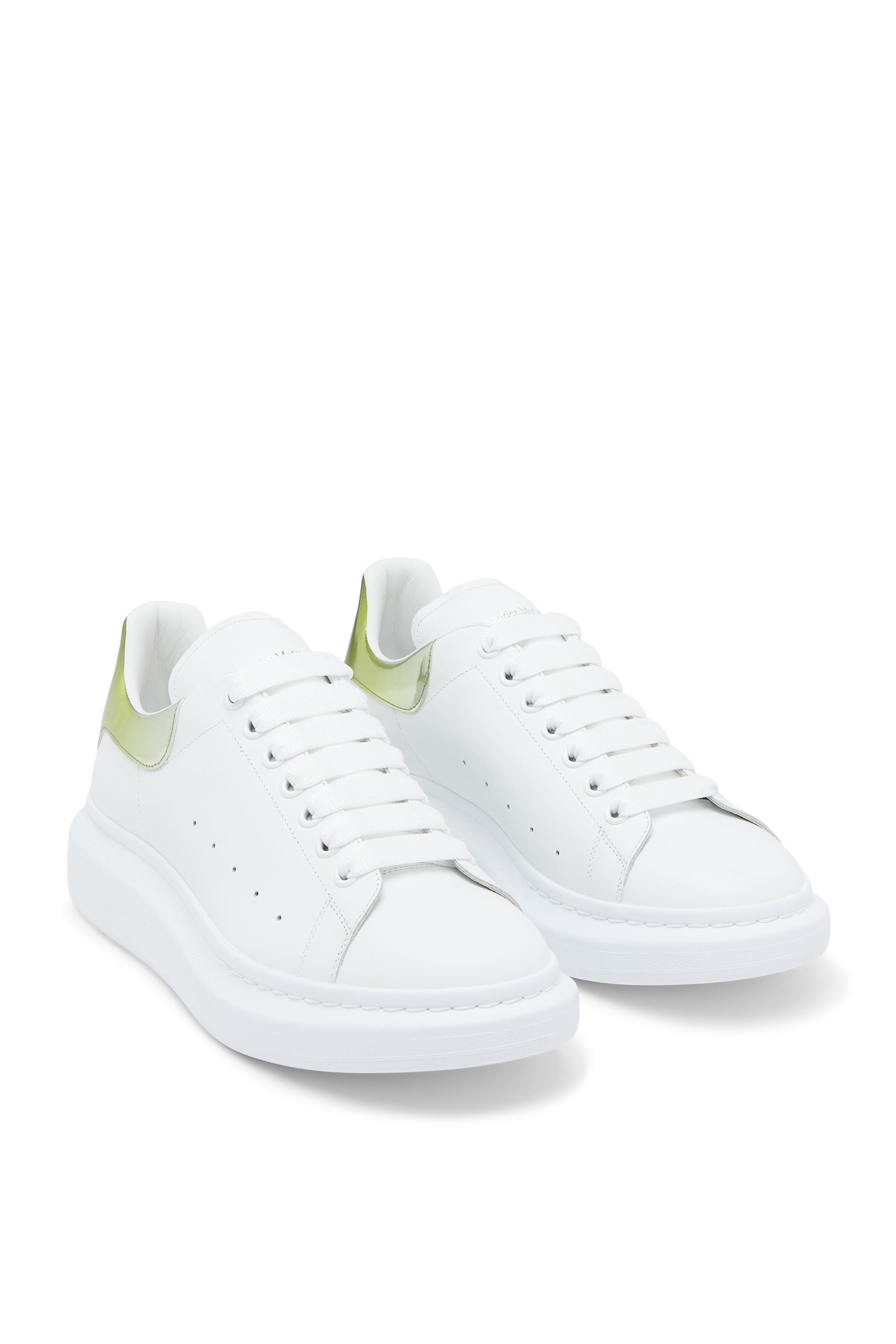 سنيكرز بنعل عريض