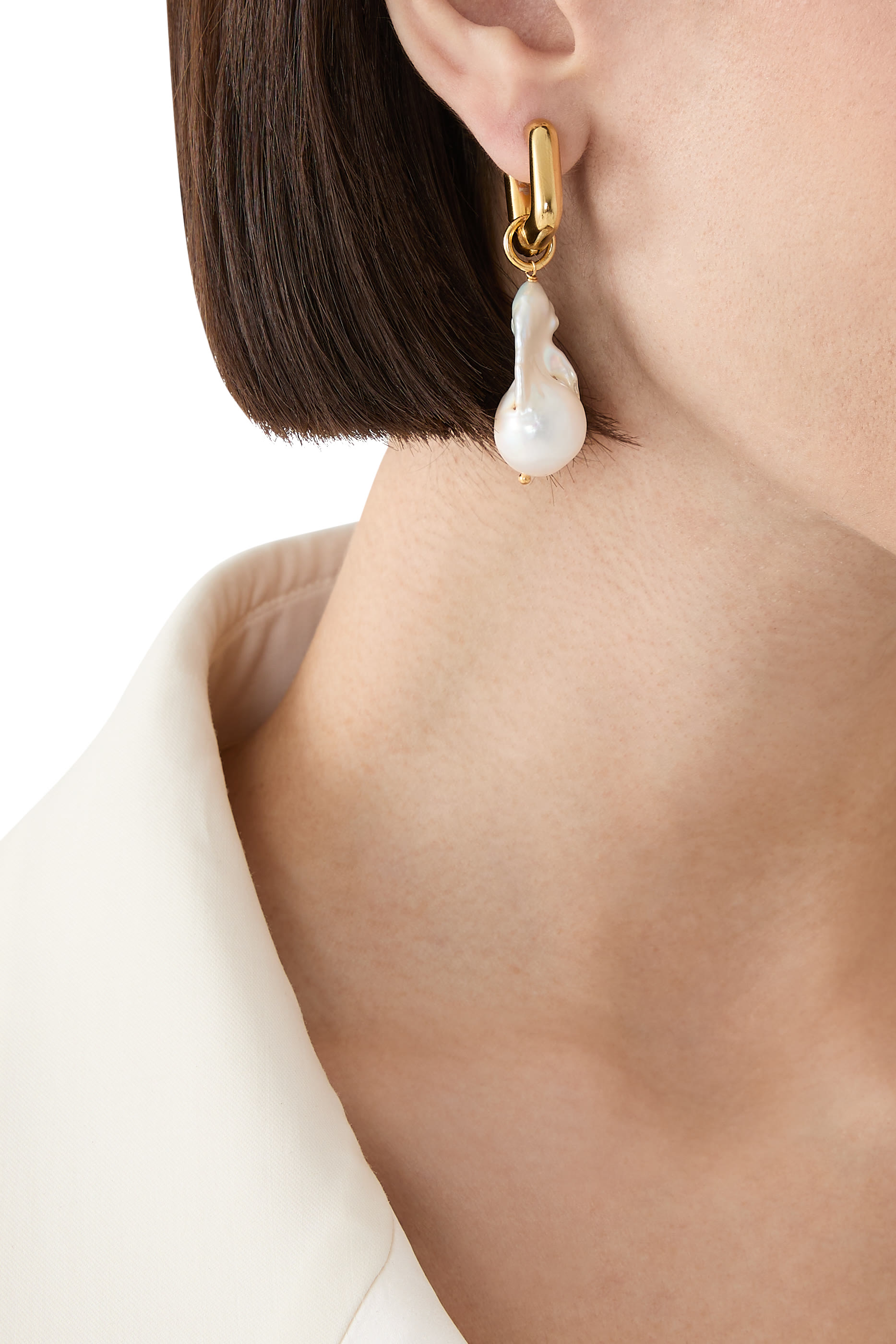 أقراط دائرية مزينة بلؤلؤ وكريستال ستراس