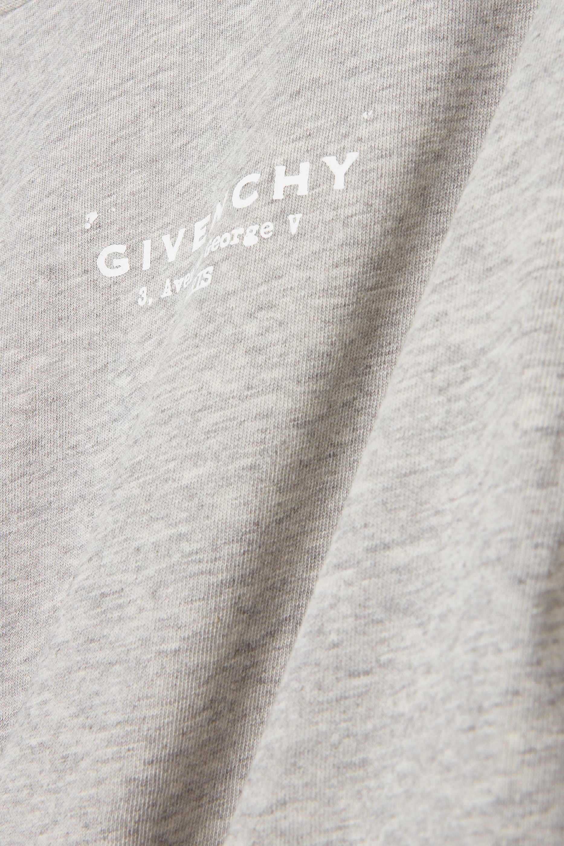 تيشيرت بشعار الماركة للأطفال