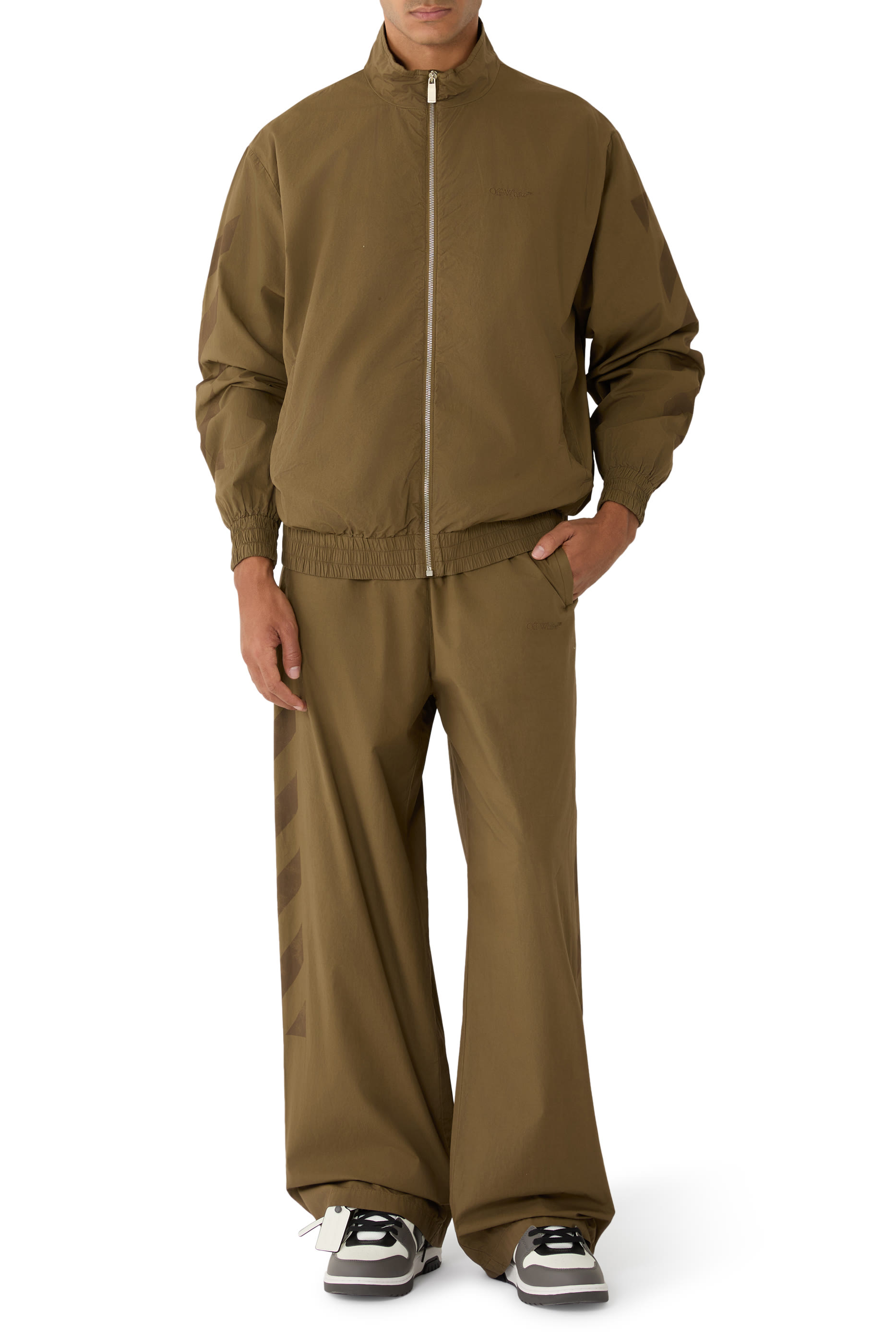 بنطال رياضي مطرز بشعار الأسهم 