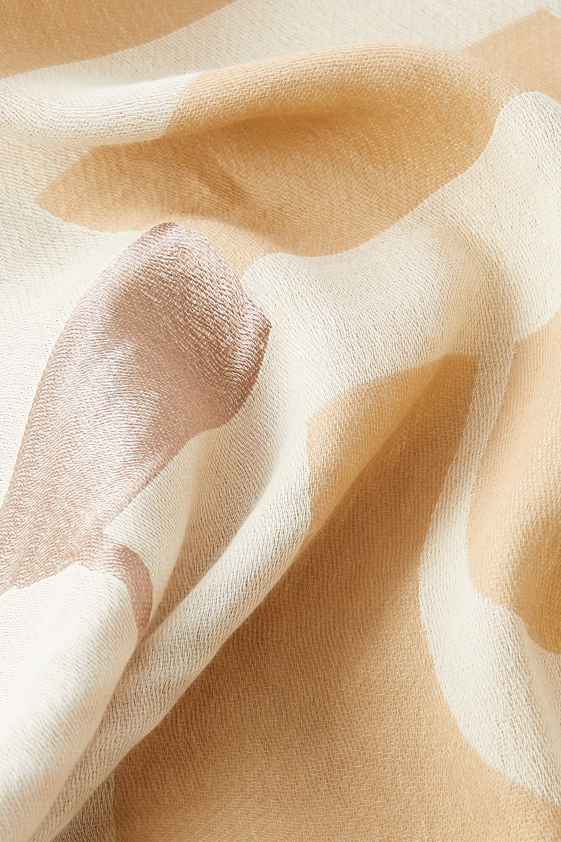 وشاح بقصة فضفاضة وشعار الماركة جاكار