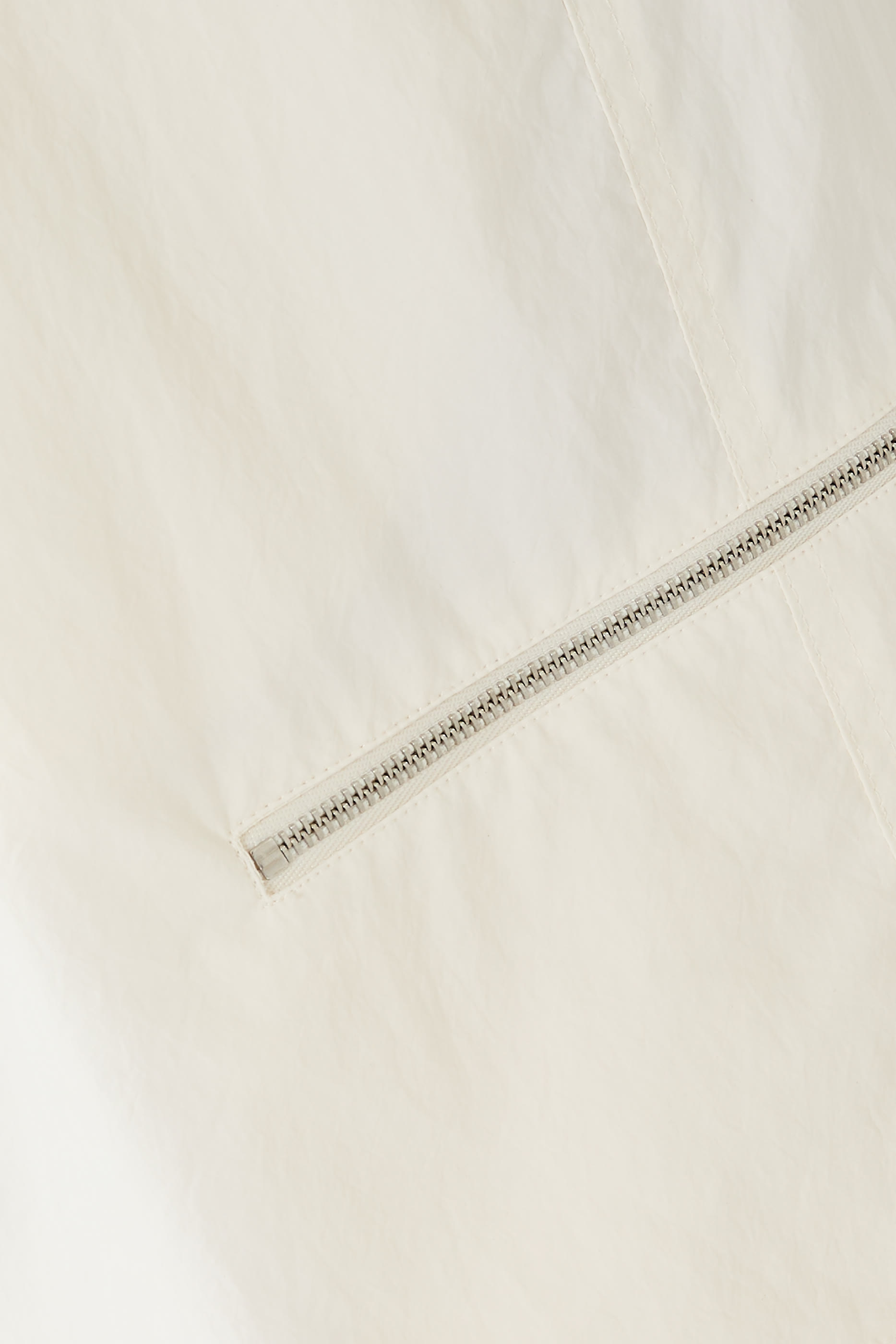 شورت كارجو بجيوب بسحاب