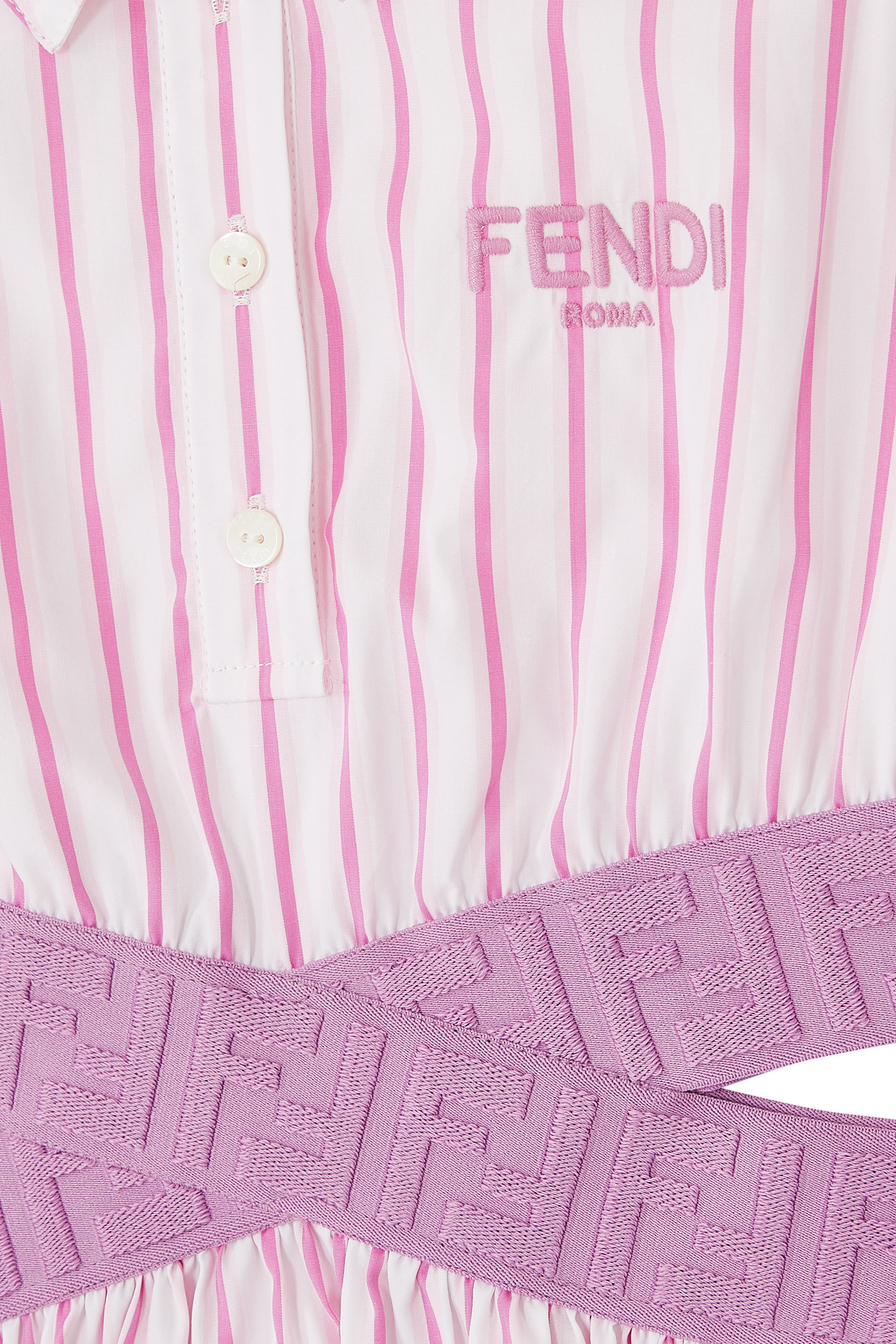 فستان بحزام خصر محفور بشعار الماركة للأطفال