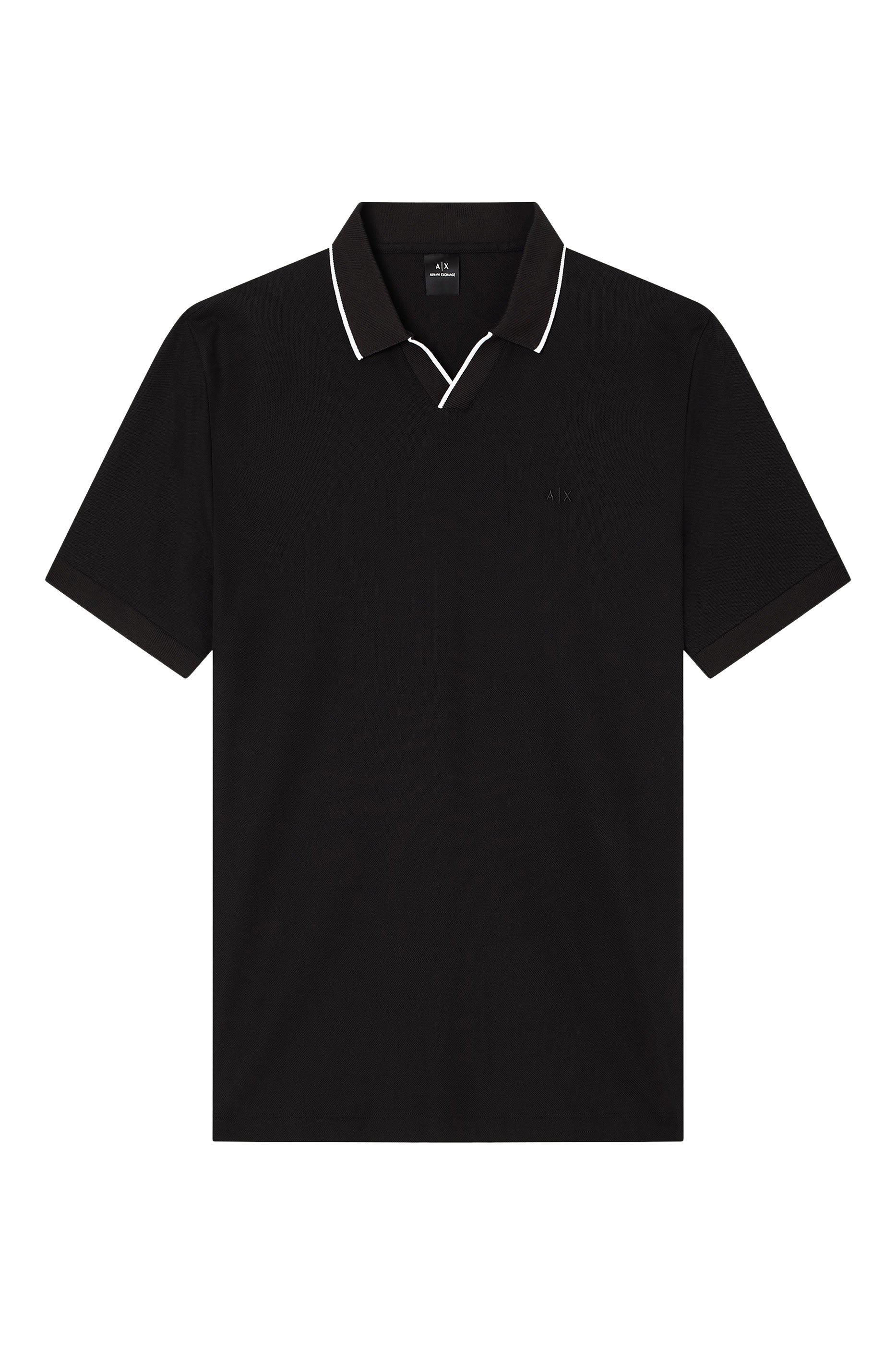 قميص بولو بتفاصيل مغايرة