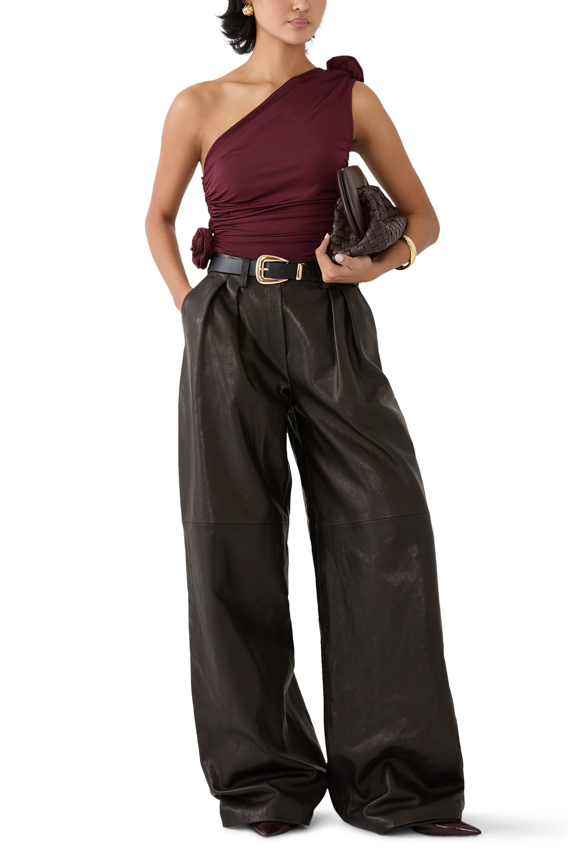 تيشيرت بكتف واحد