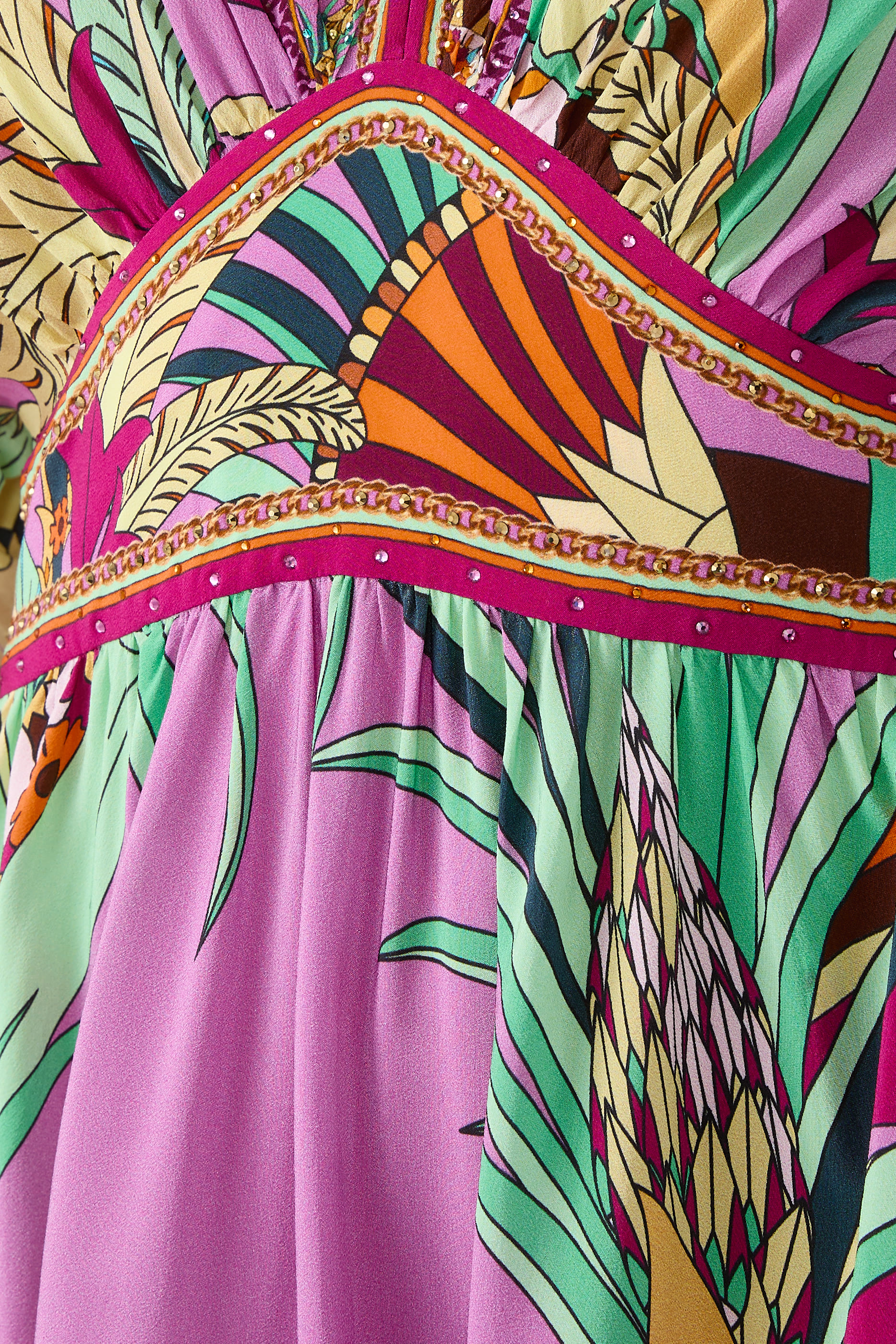 فستان مخصر بحواف كشكش