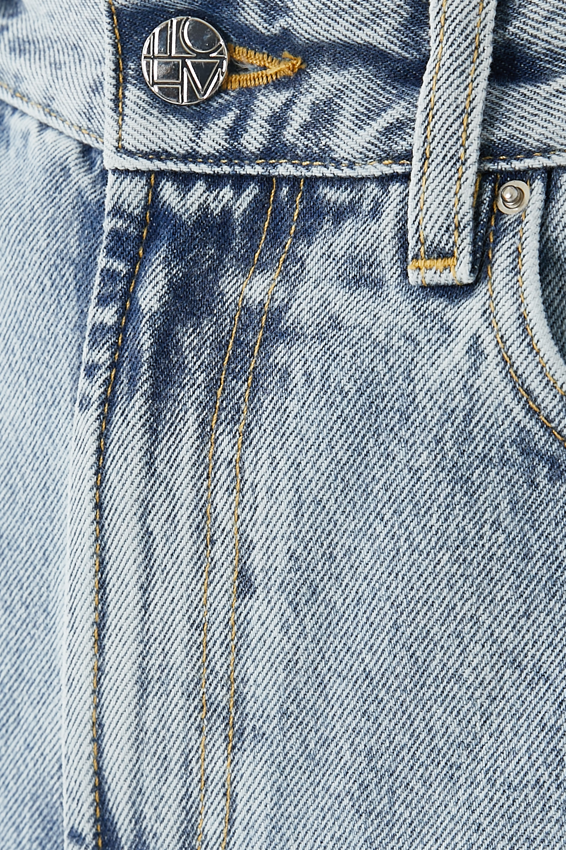 بنطال دنيم بقصة ساق واسعة