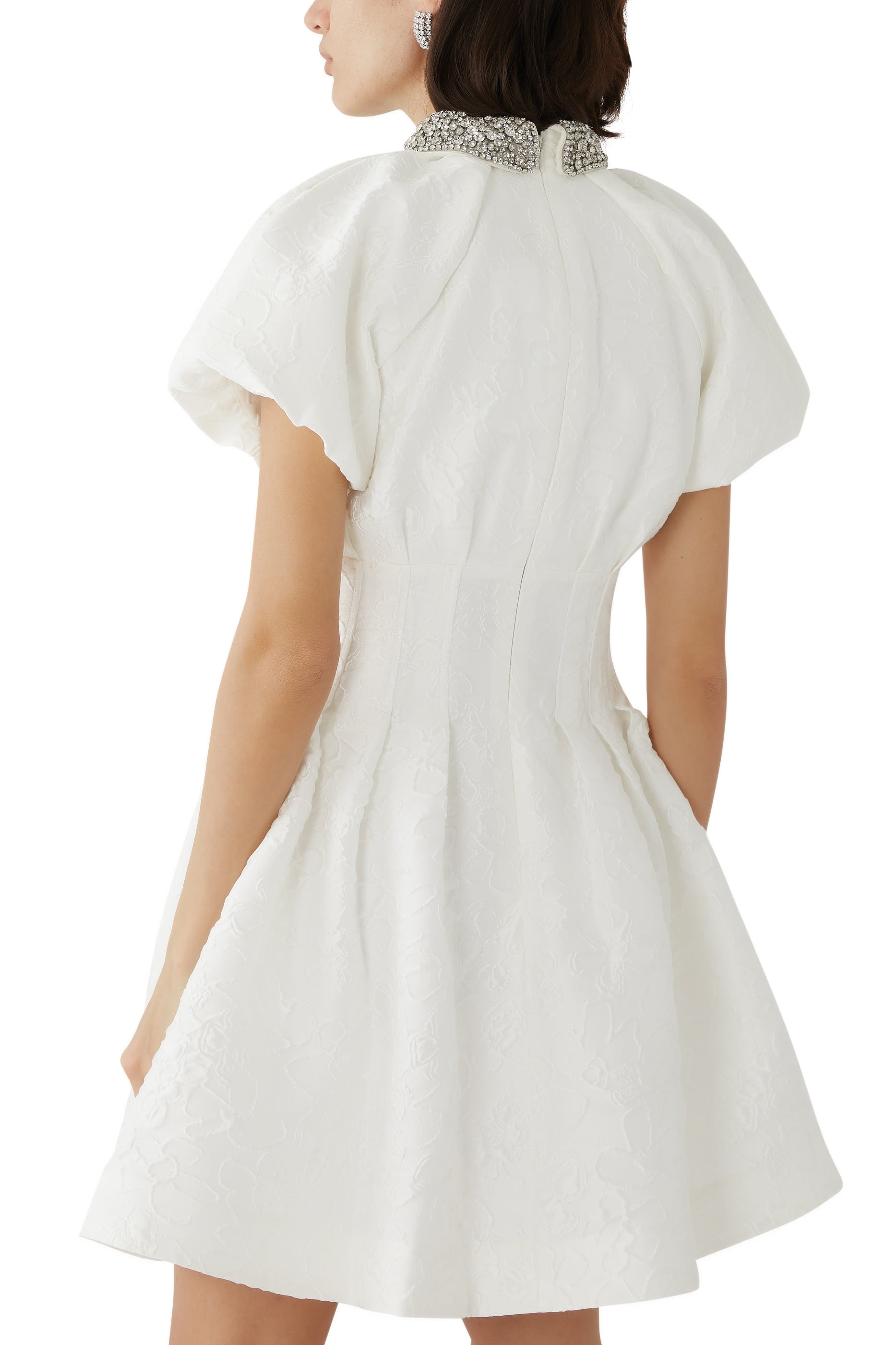 فستان استير قصير بأكمام منفوخة