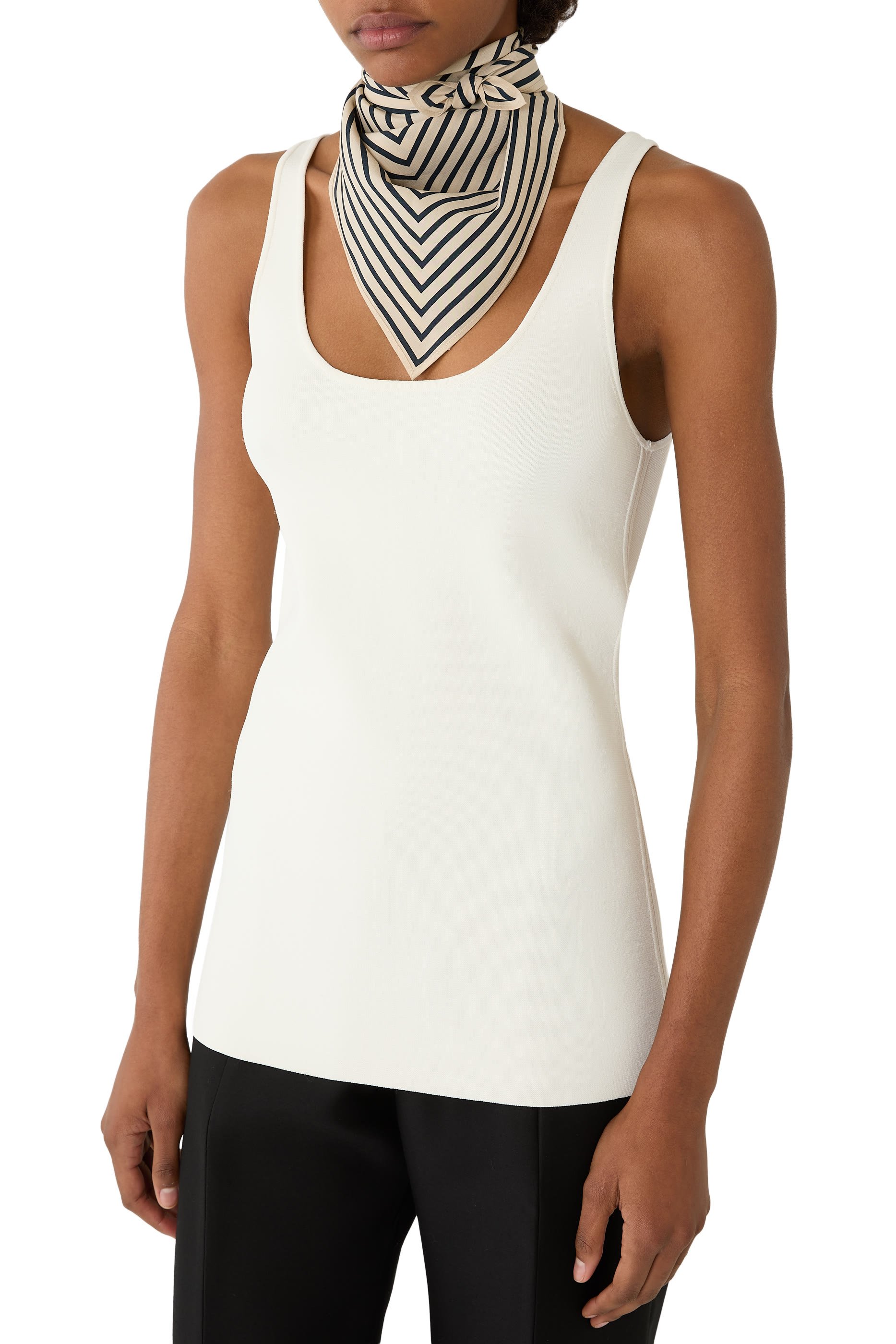 وشاح بنقشة حروف شعار الماركة حرير