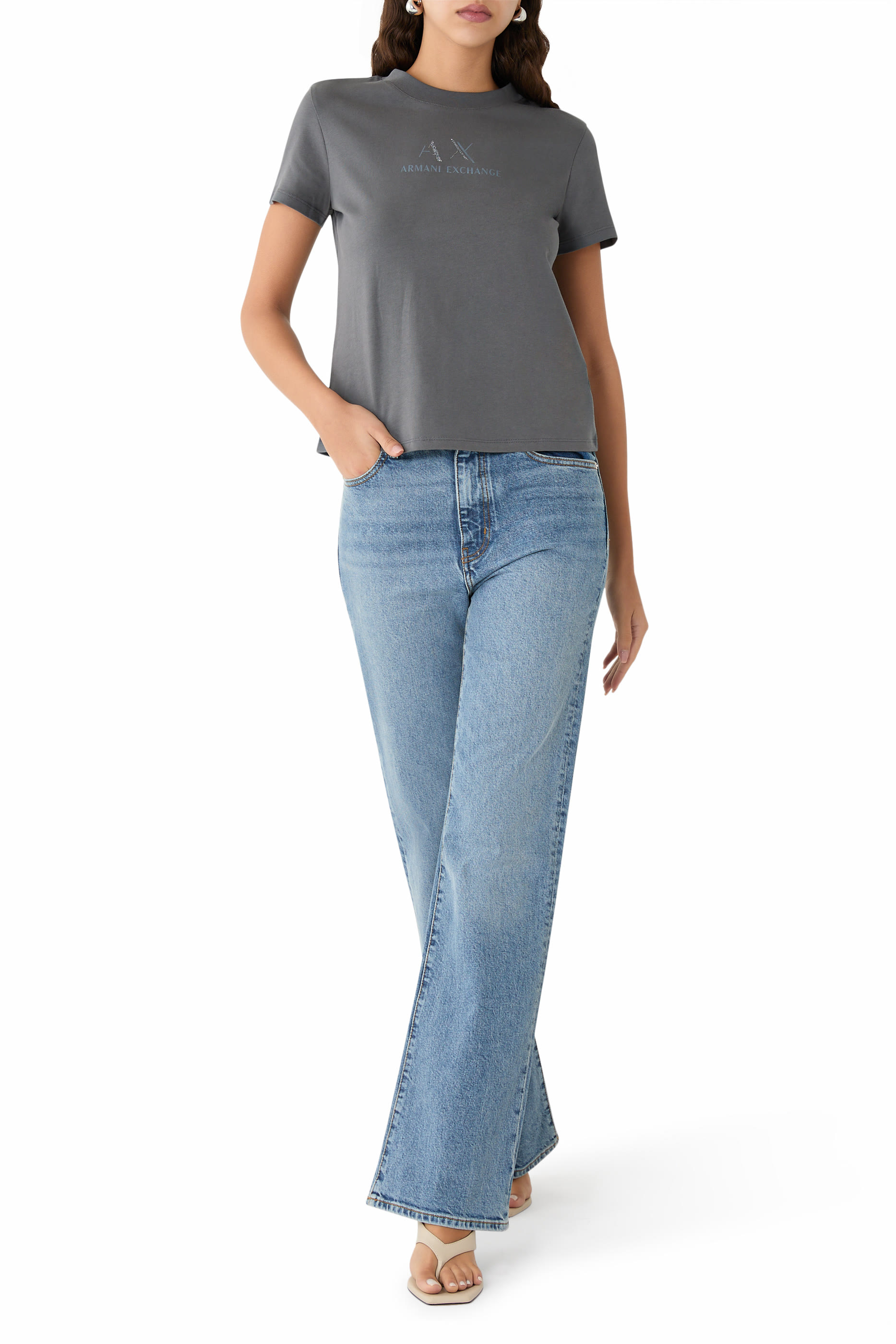 تيشيرت بقصة عادية بشعار الماركة