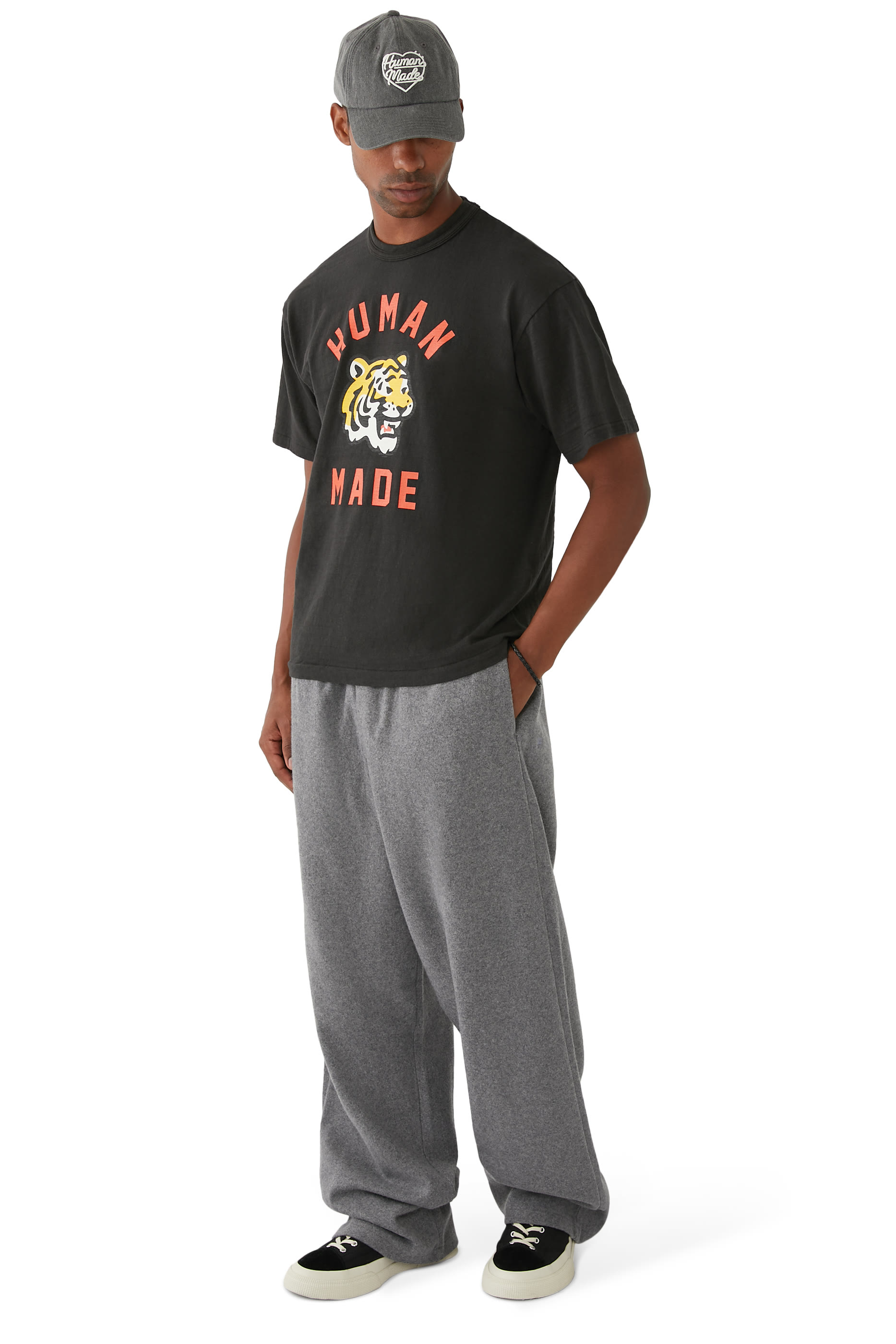 تيشيرت بطبعات غرافيك