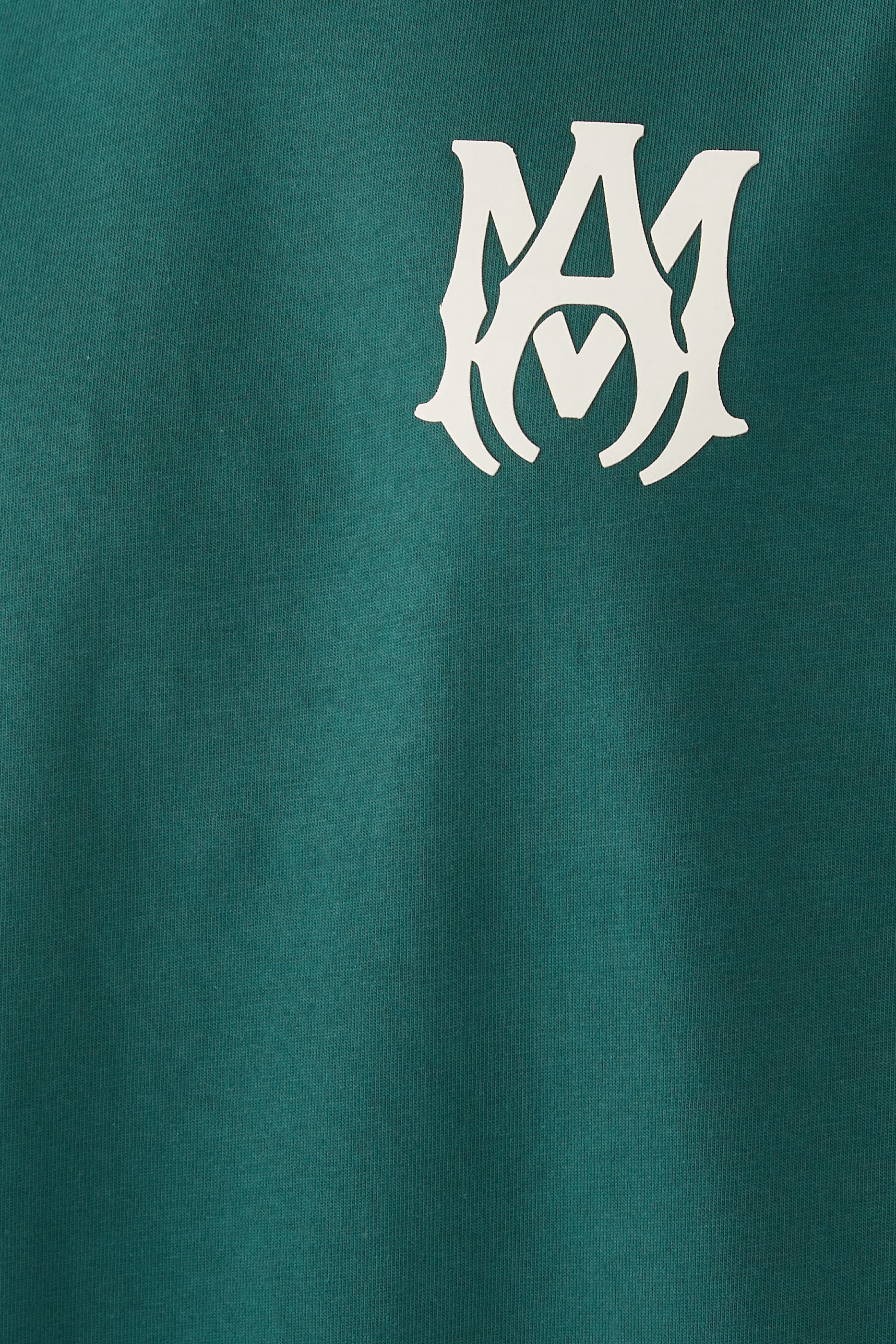 تيشيرت بحروف شعار الماركة