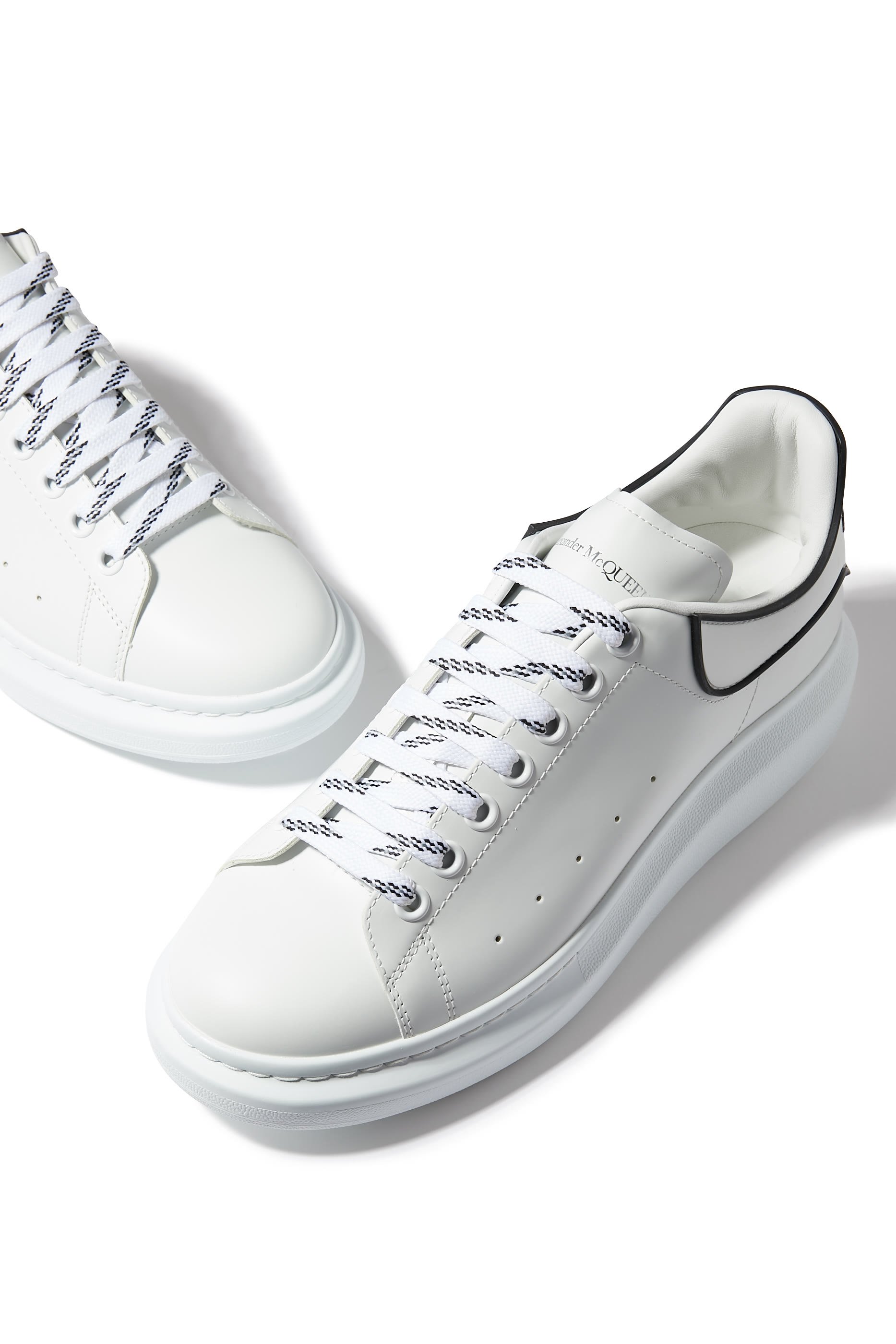 سنيكرز بنعل سميك