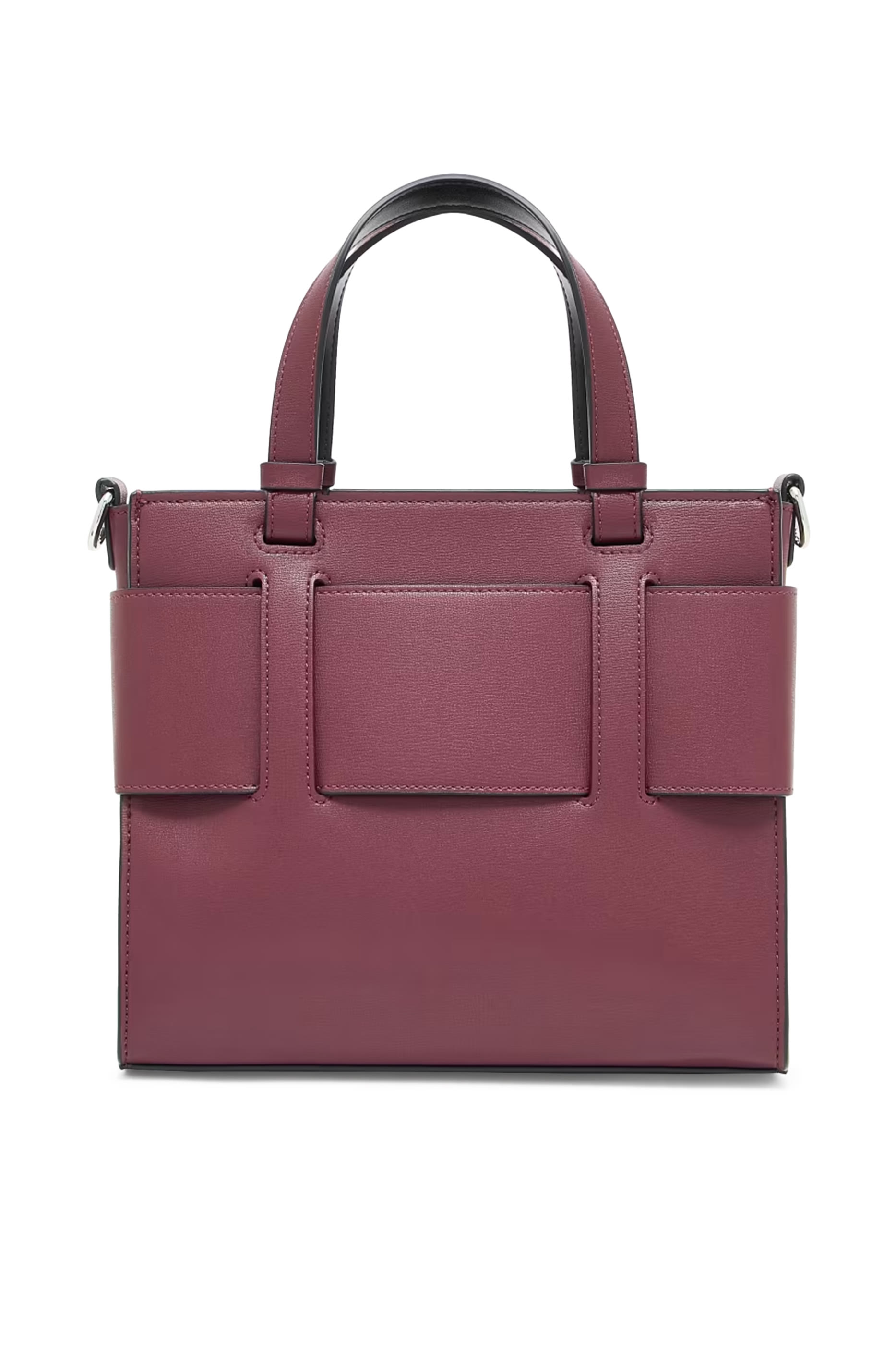 حقيبة يد مزينة بشعار الماركة