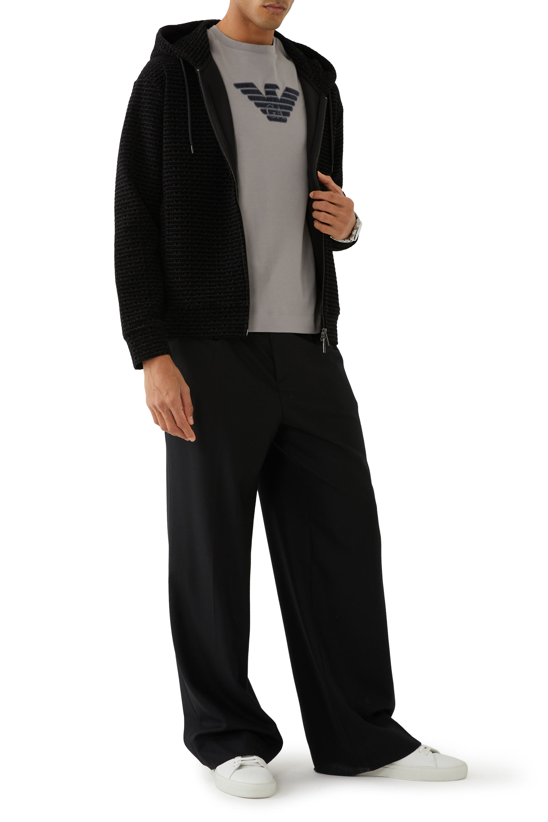 تيشيرت بطبعات شعار الماركة