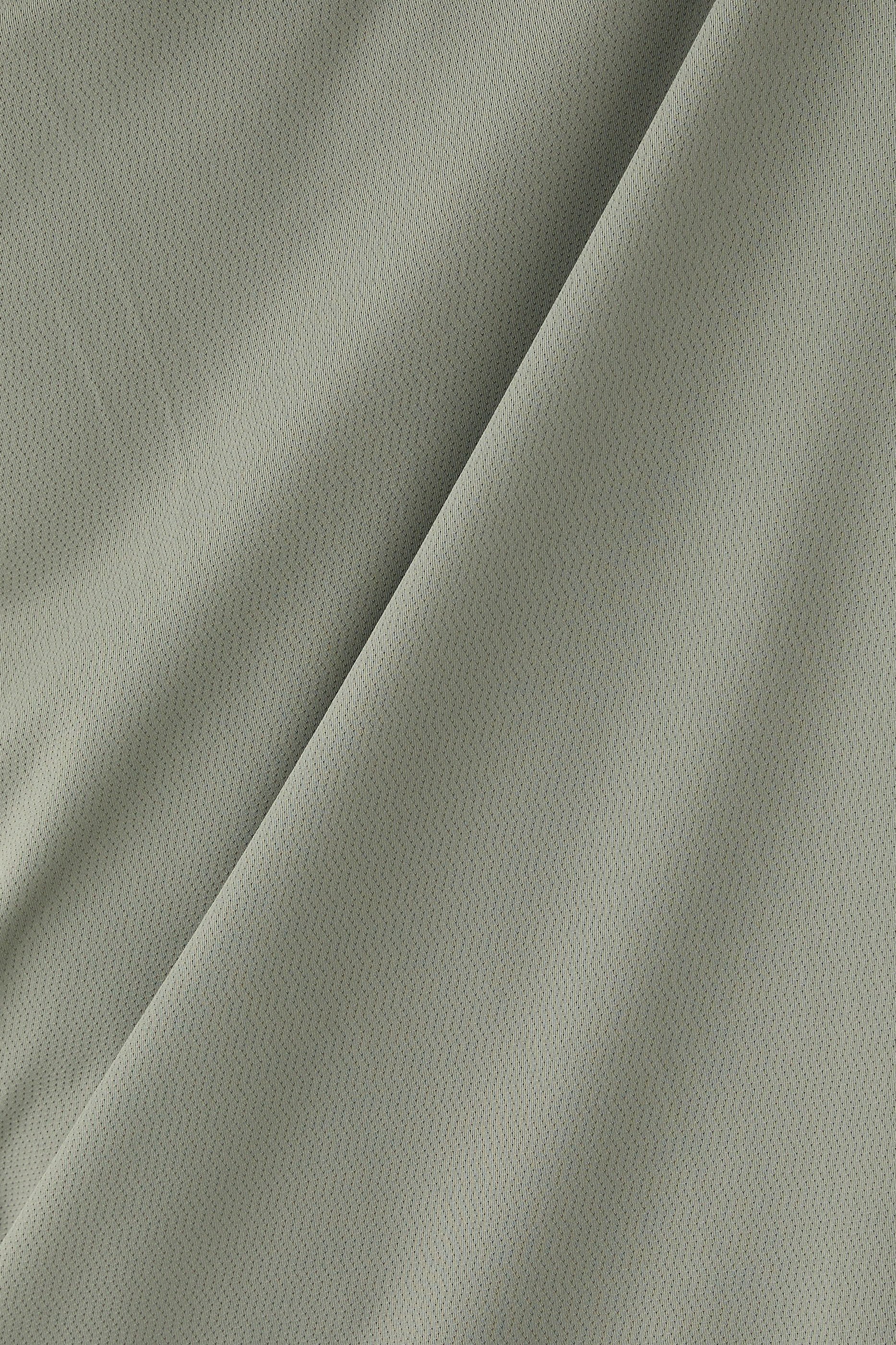 تيشيرت أي إي آر أو