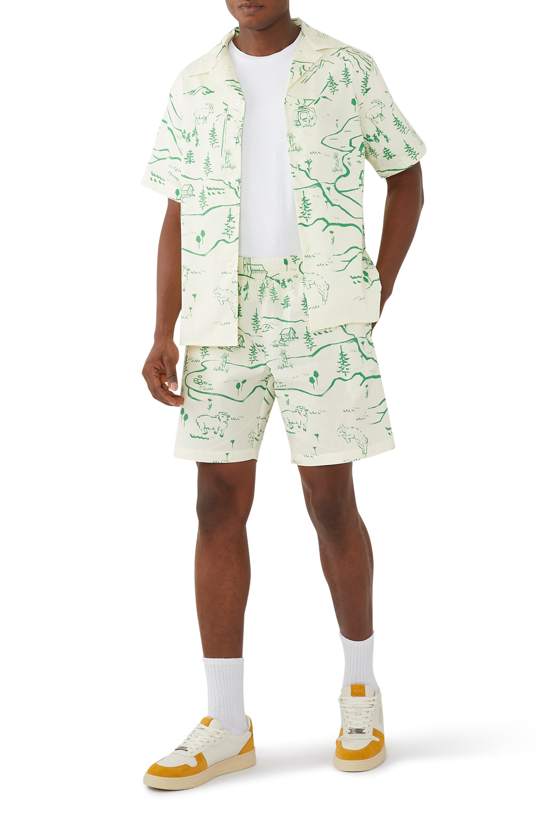 تيشيرت بطبعة شعار الماركة