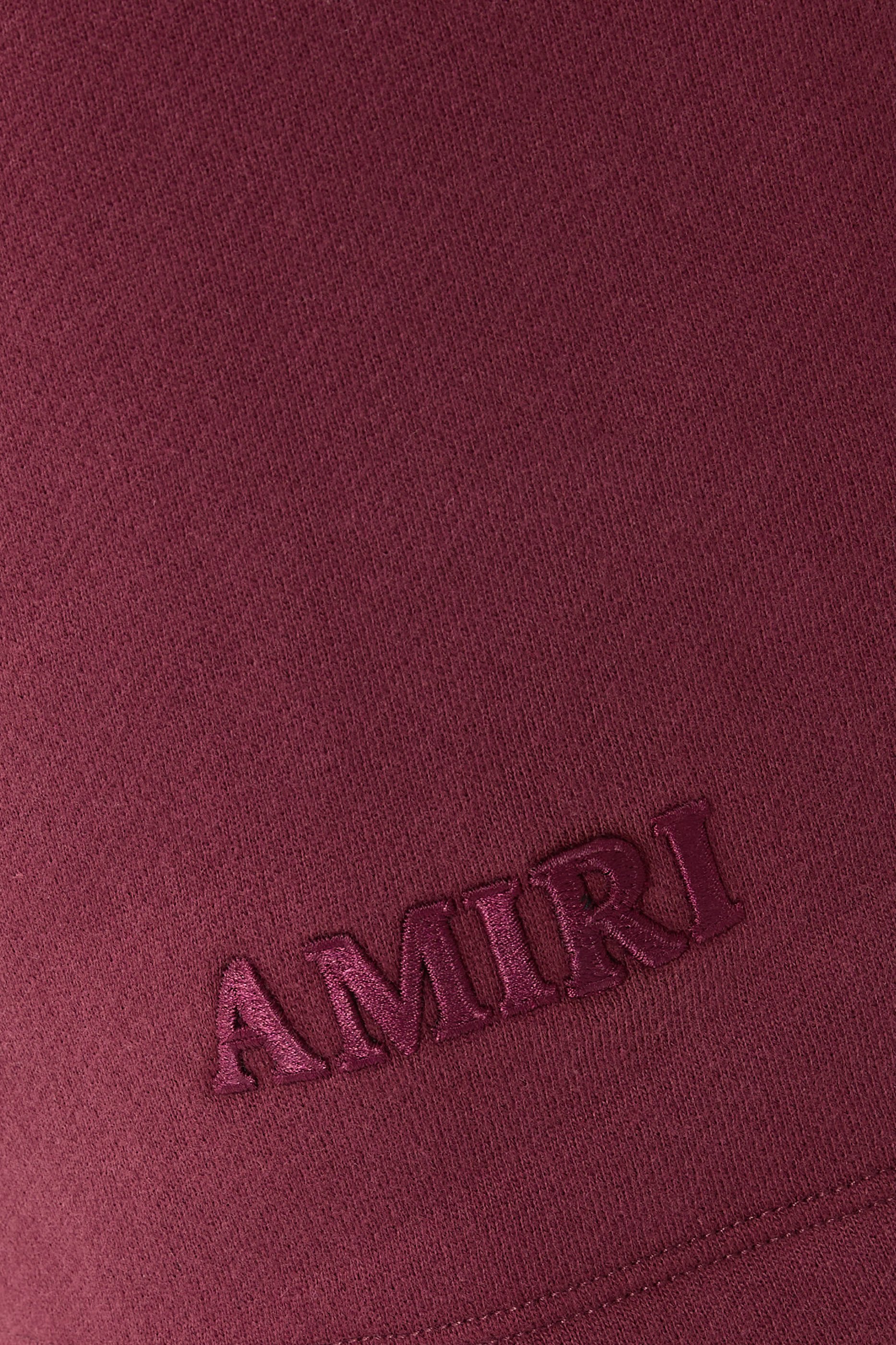 شورت رياضي بشعار الماركة