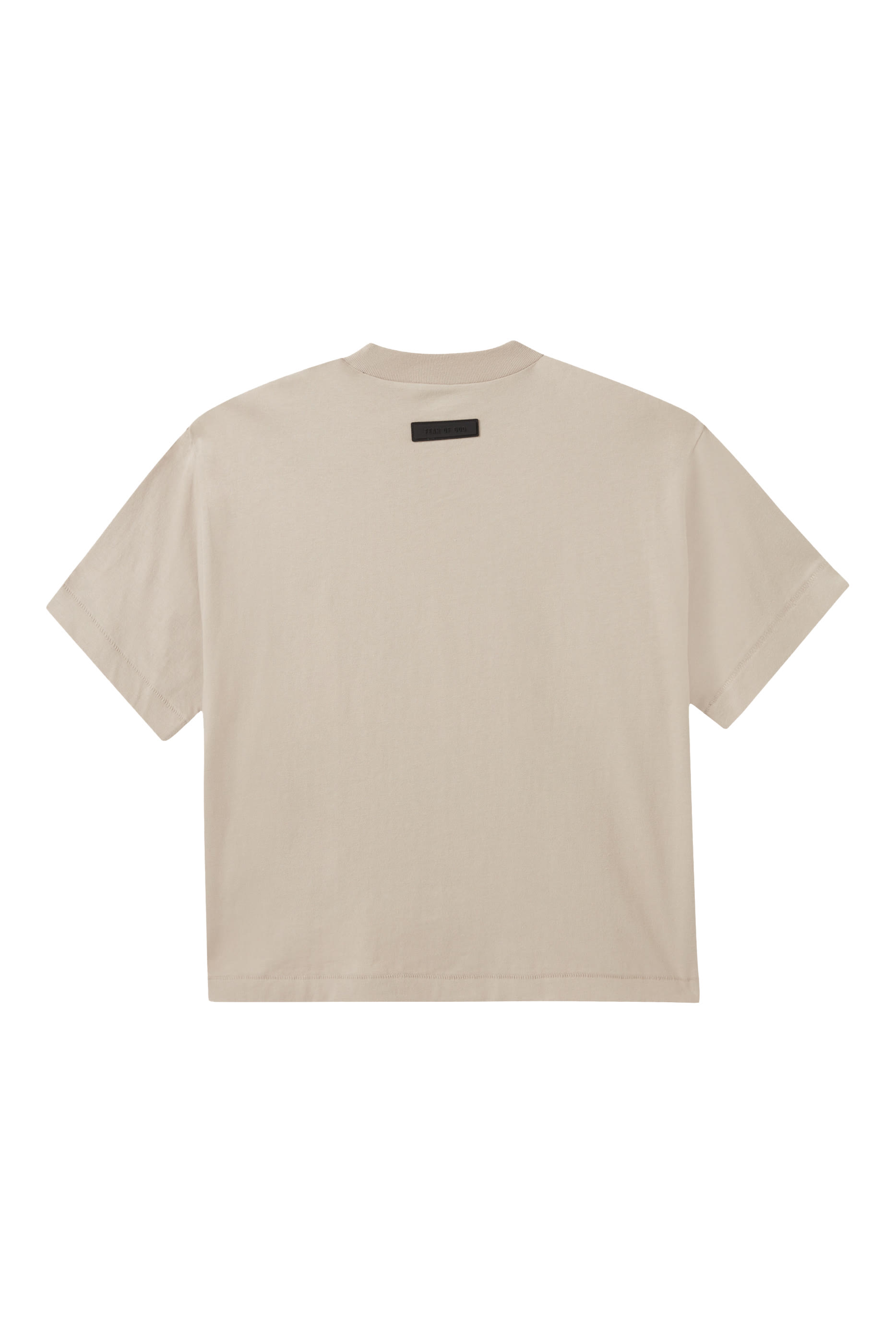 تيشيرت بأكمام قصيرة وشعار الماركة