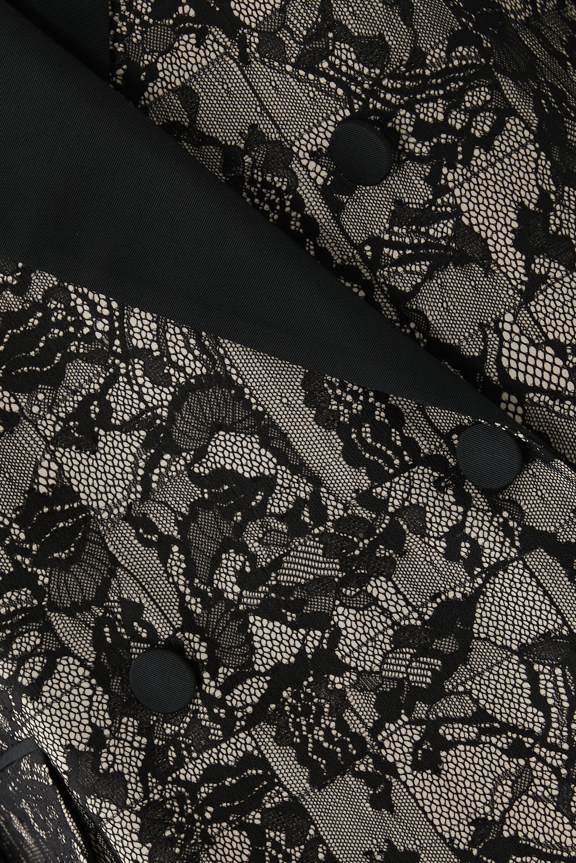 جاكيت جايدن بنقشة مربعات وتفاصيل دانتيل