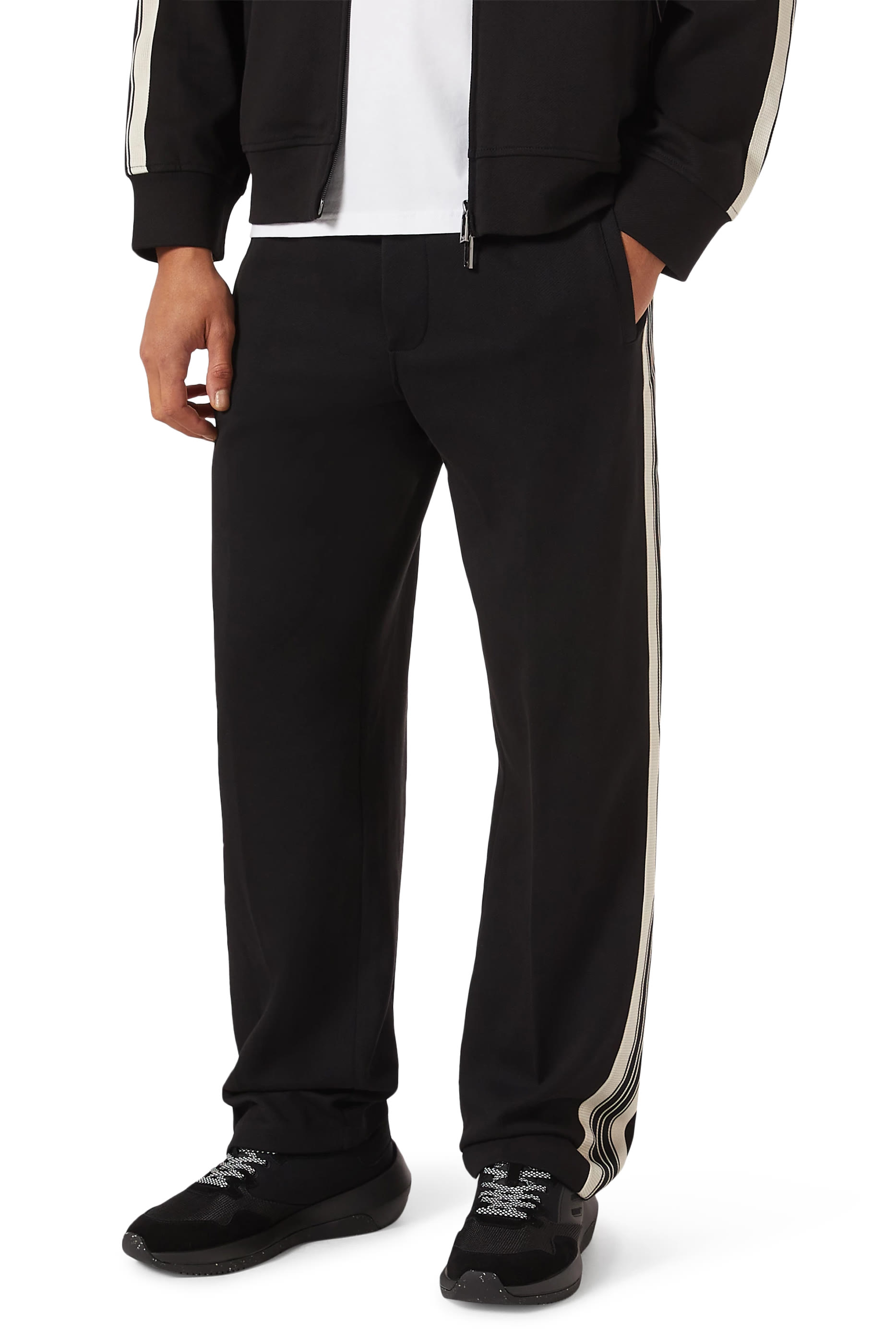 سنيكرز بشعار الماركة