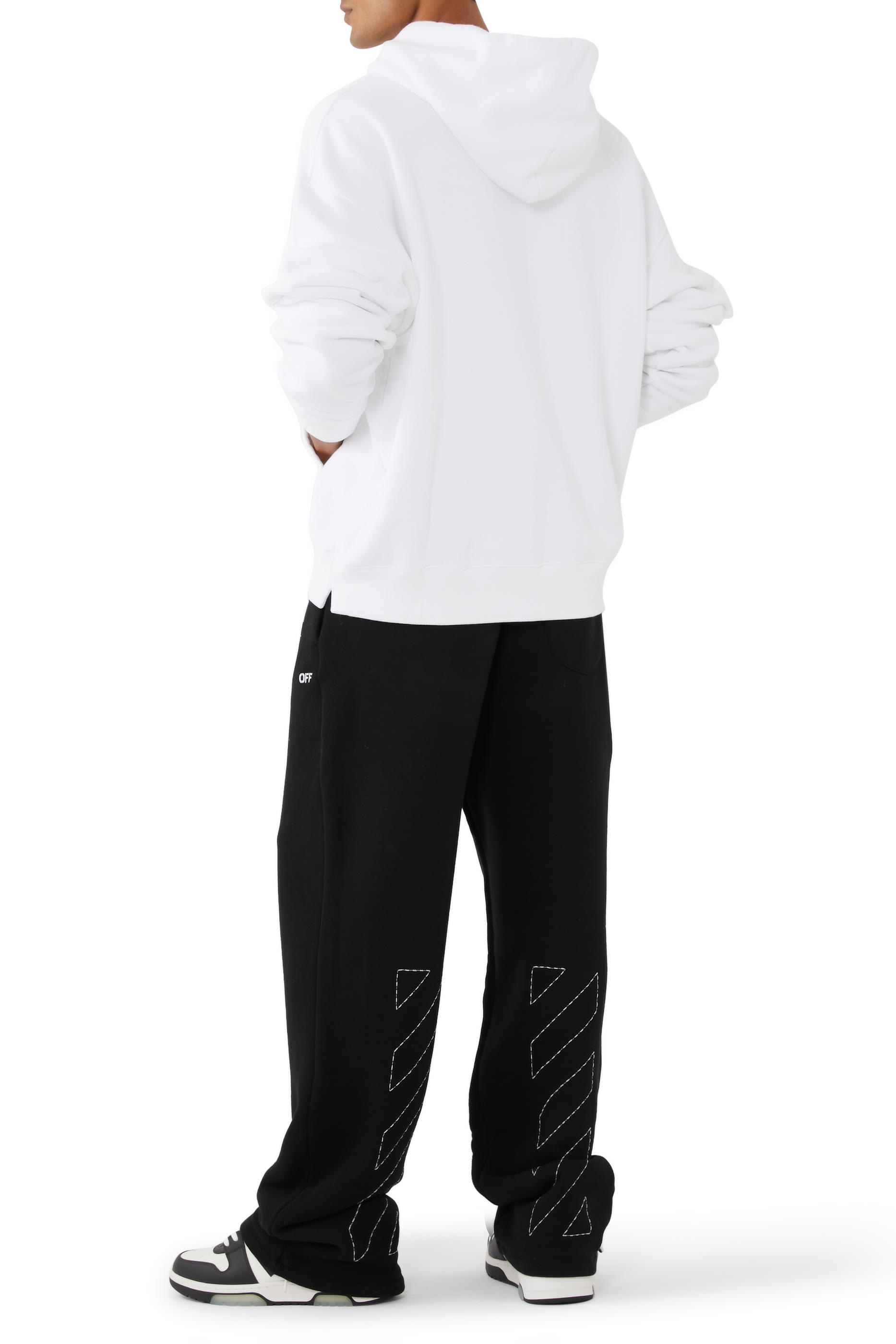 بنطال رياضي بشعار الماركة