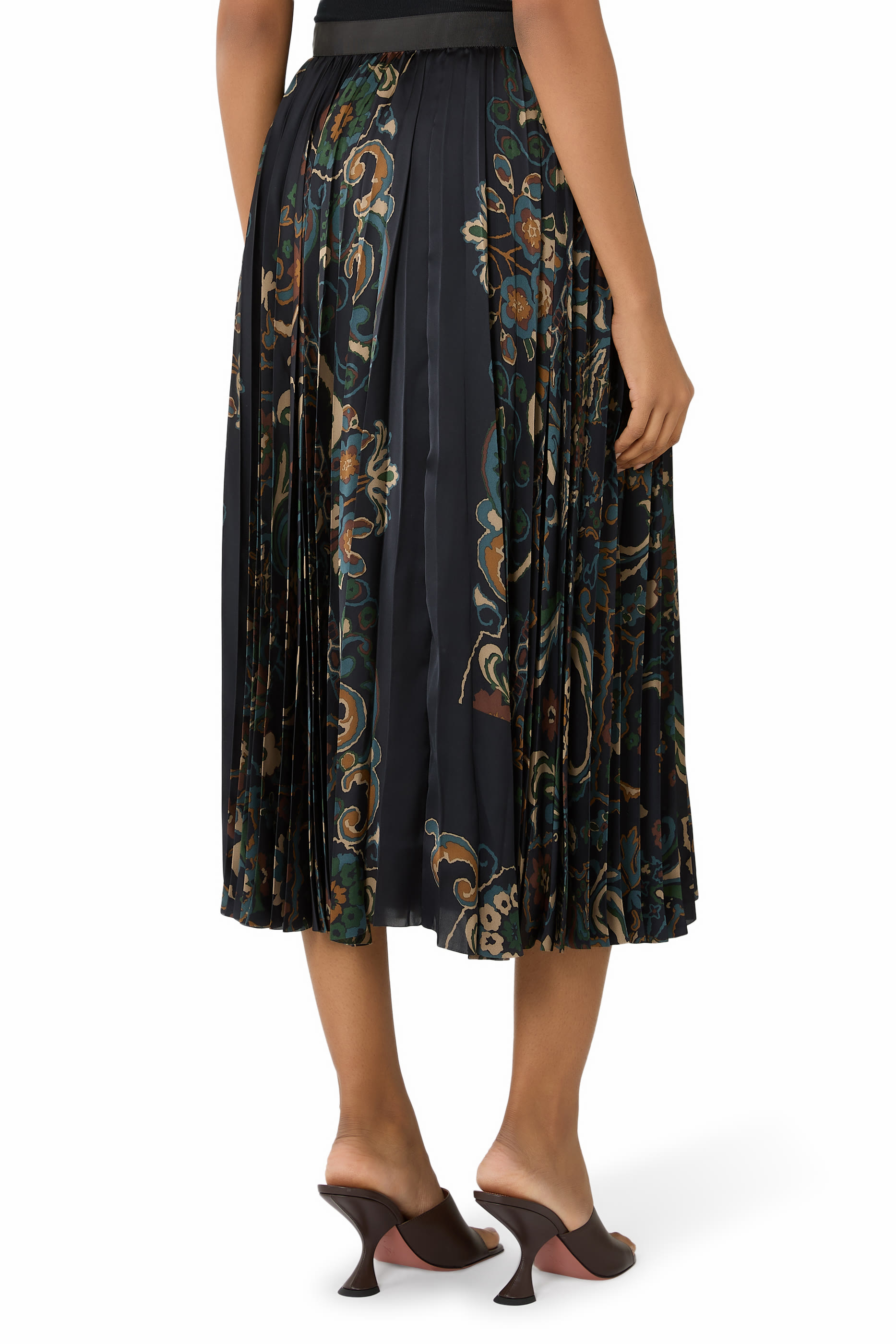 تنورة بنقشة أزهار