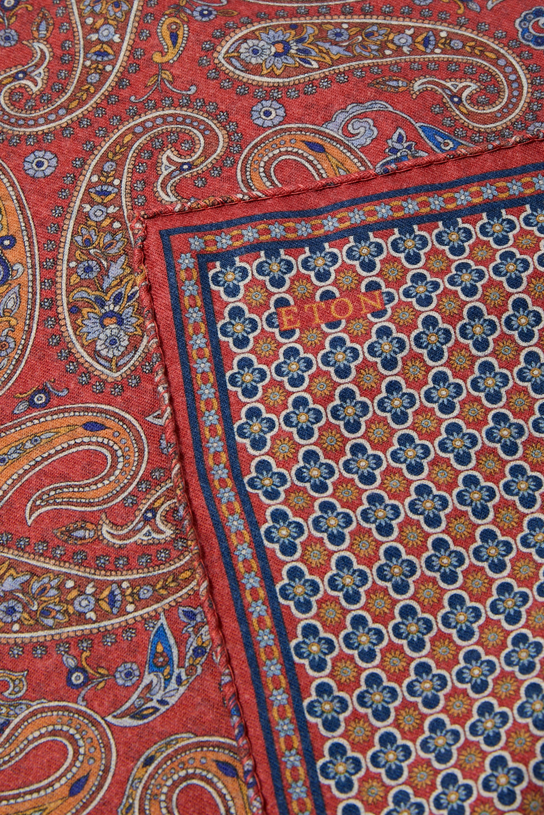 منديل جيب بوجهين