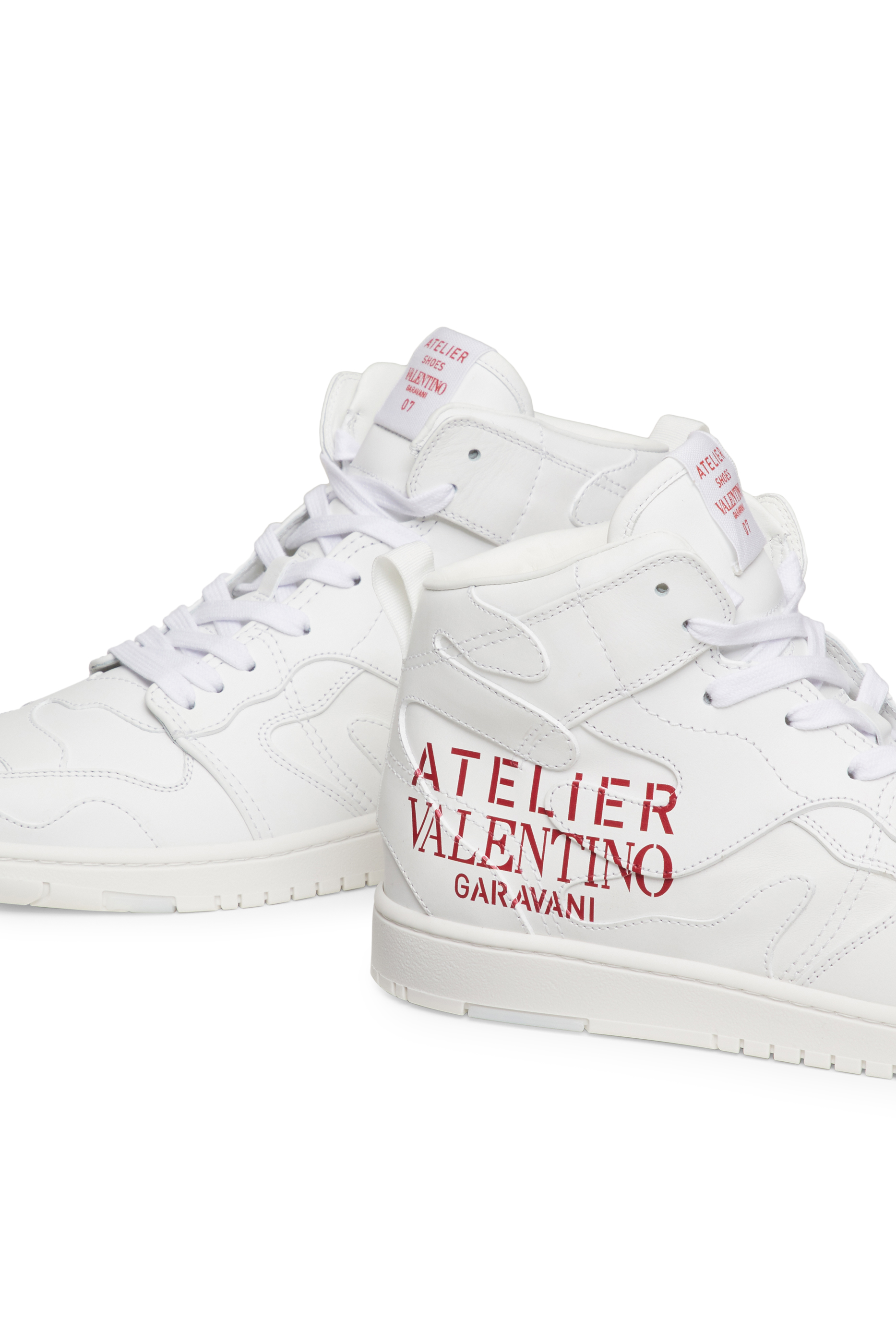 سنيكرز فالنتينو غارافاني أتيليه 07 بتصميم على الكاحل ونقشة مموهة