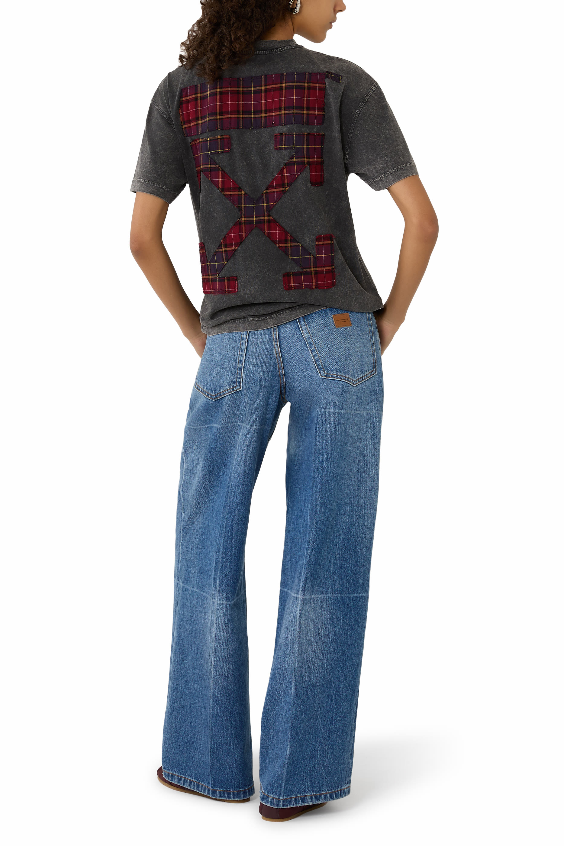 تيشيرت بقصة عادية ونقشة رخامية