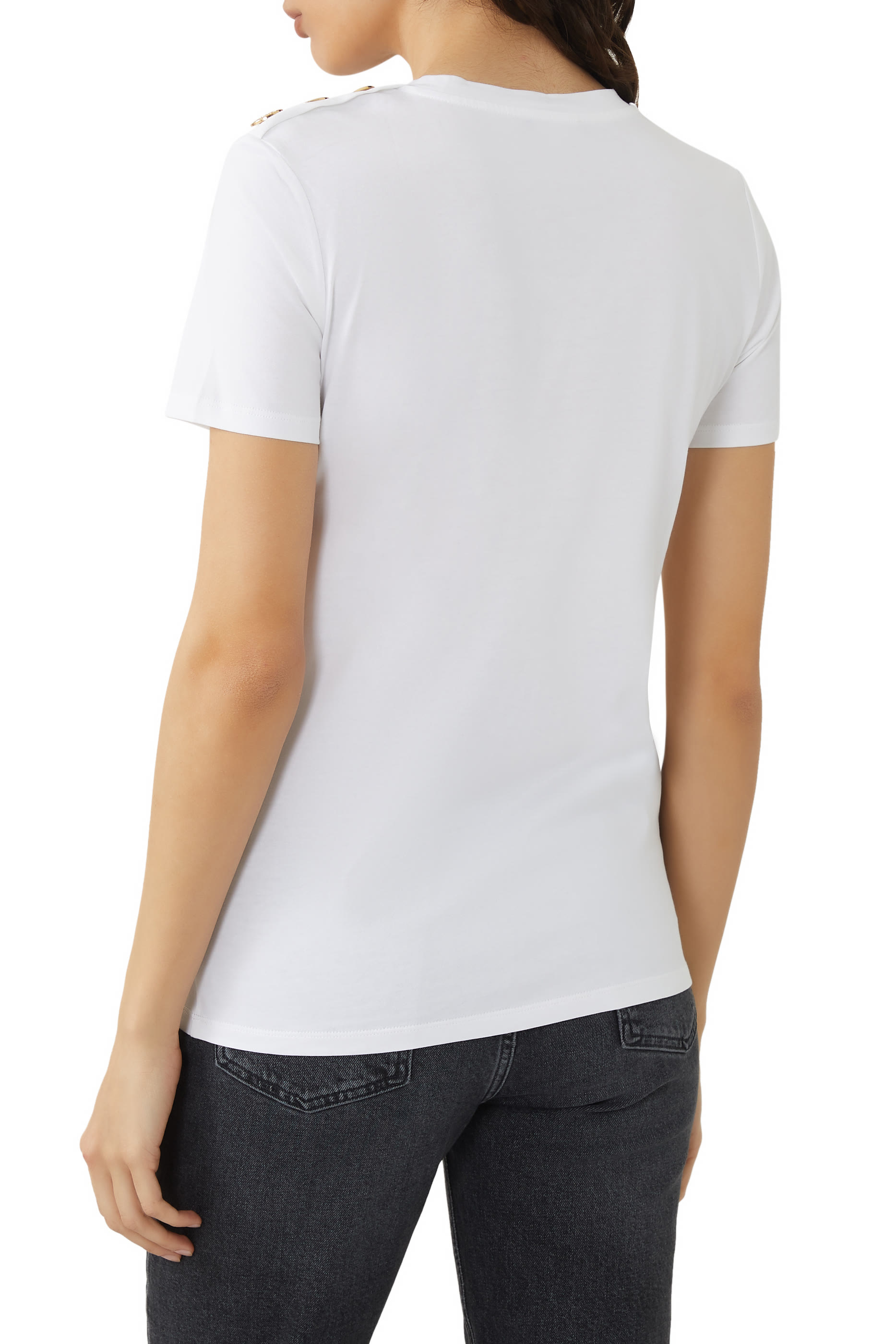 تيشيرت بثلاث أزرار بشعار الماركة