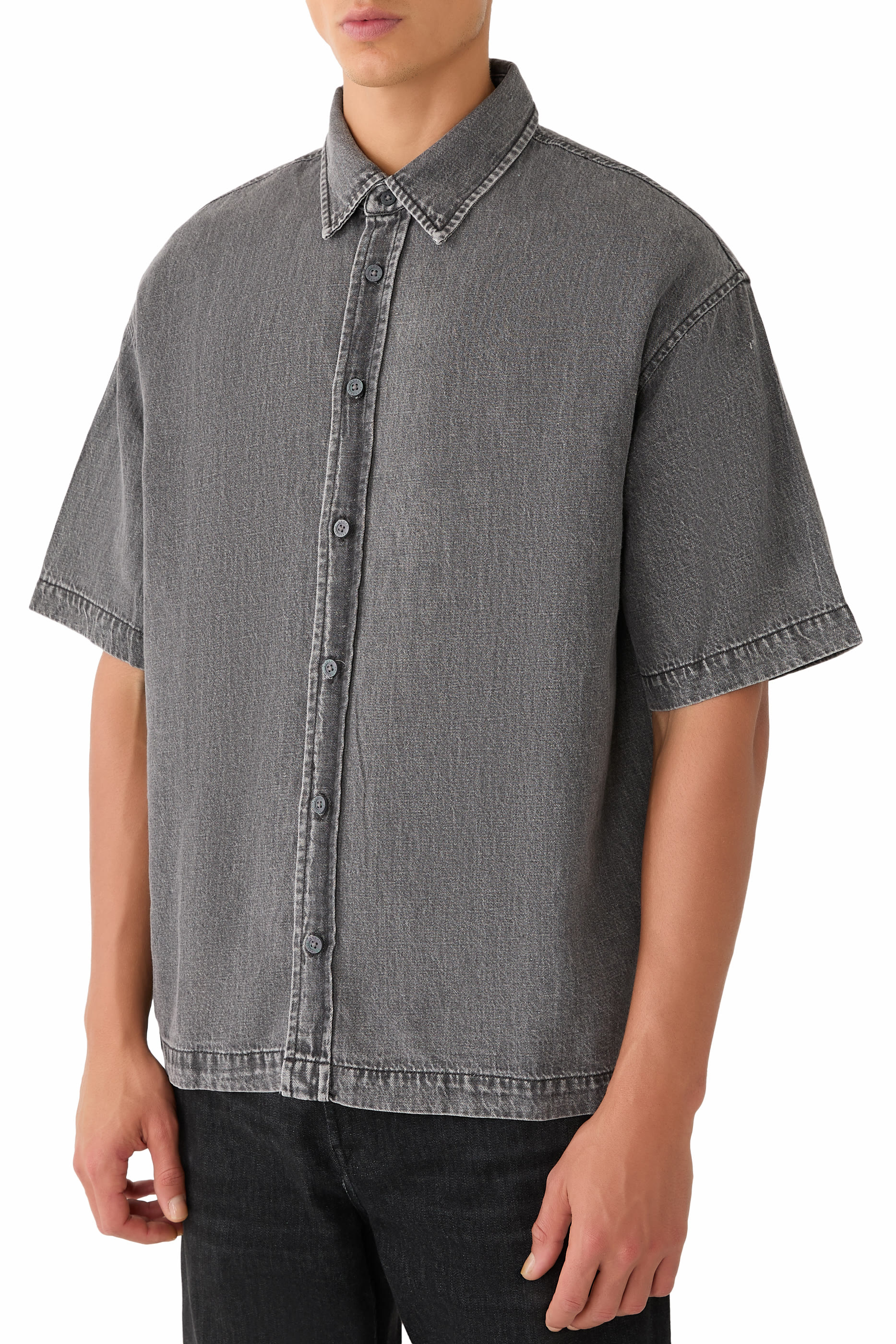 قميص بطبعة كاليدوسكوب