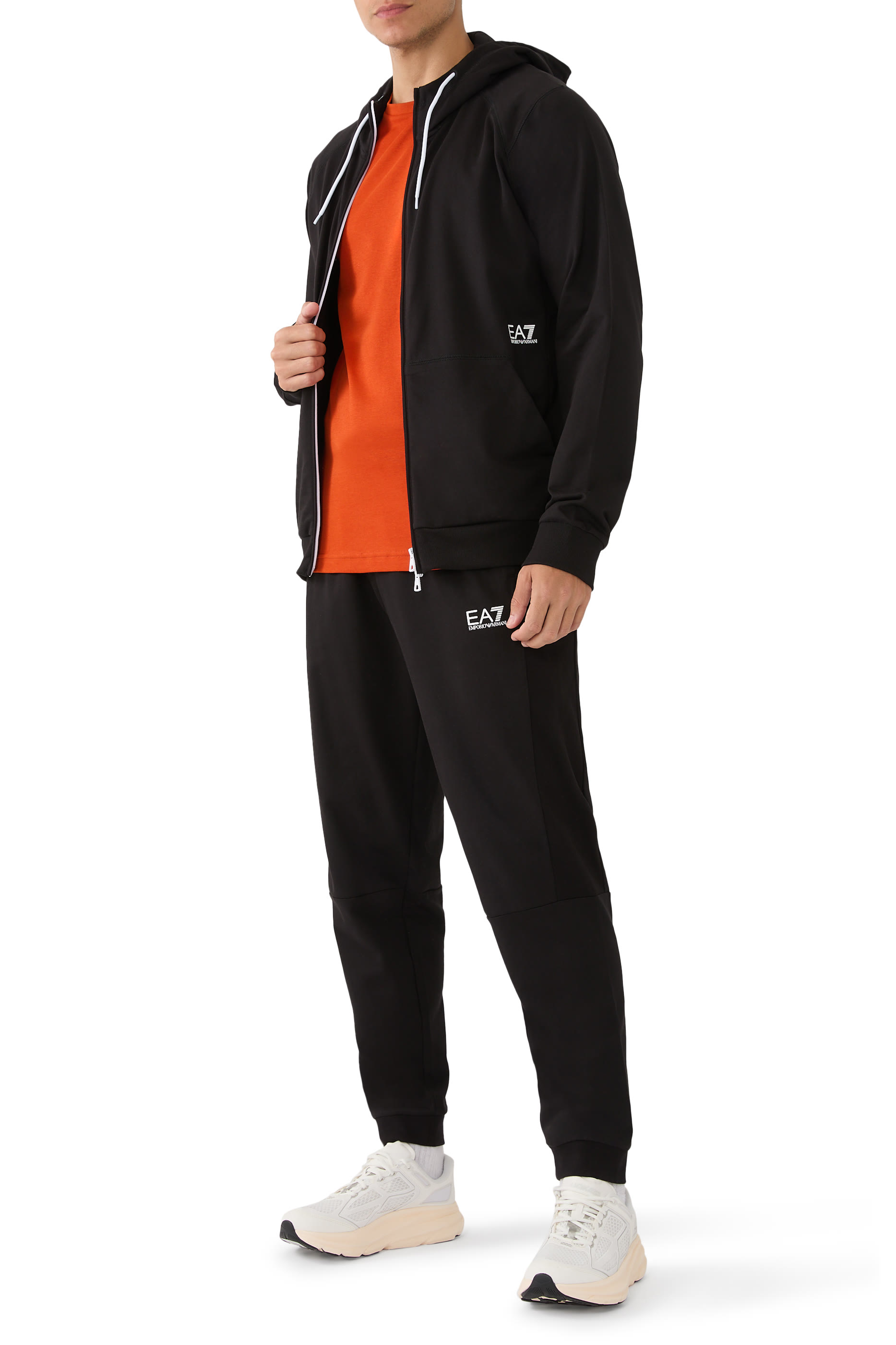 بنطال رياضي بشعار الماركة