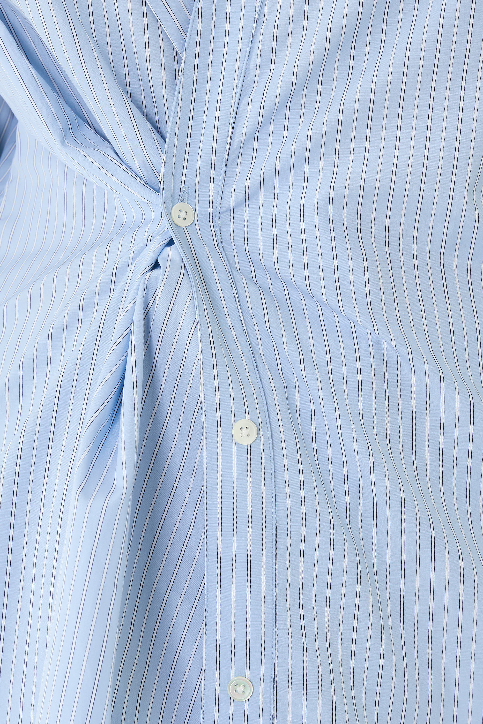 قميص مخطط بتصميم متداخل